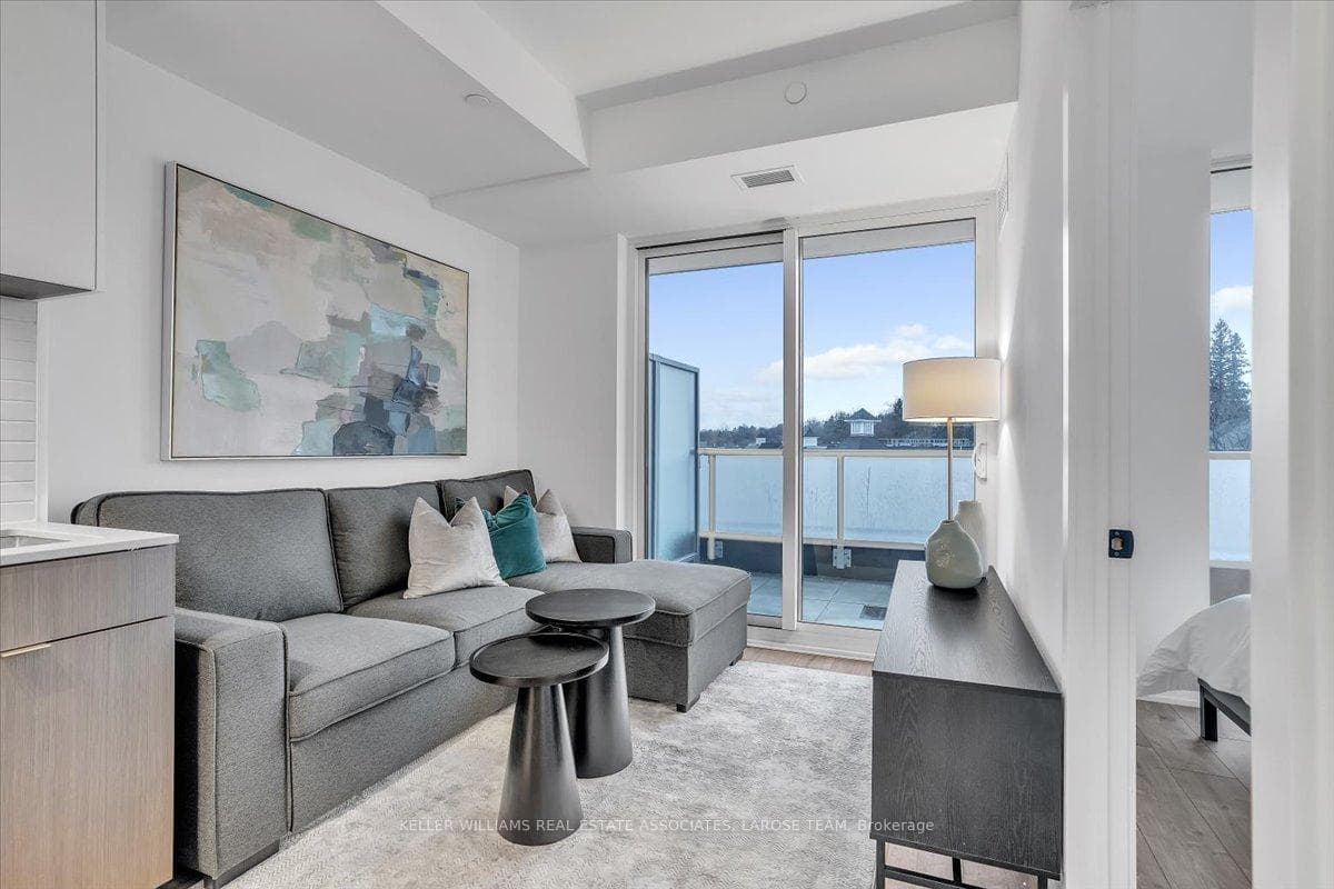 215 Lakeshore Road Unit 205 photo 1