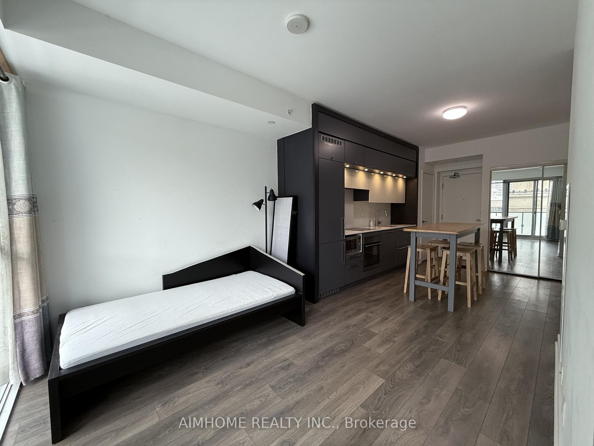 15 Grenville Street Unit 702 photo 3
