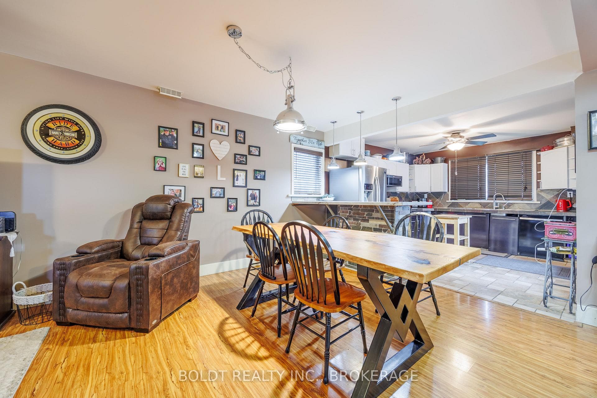 19 Patricia Avenue photo 5