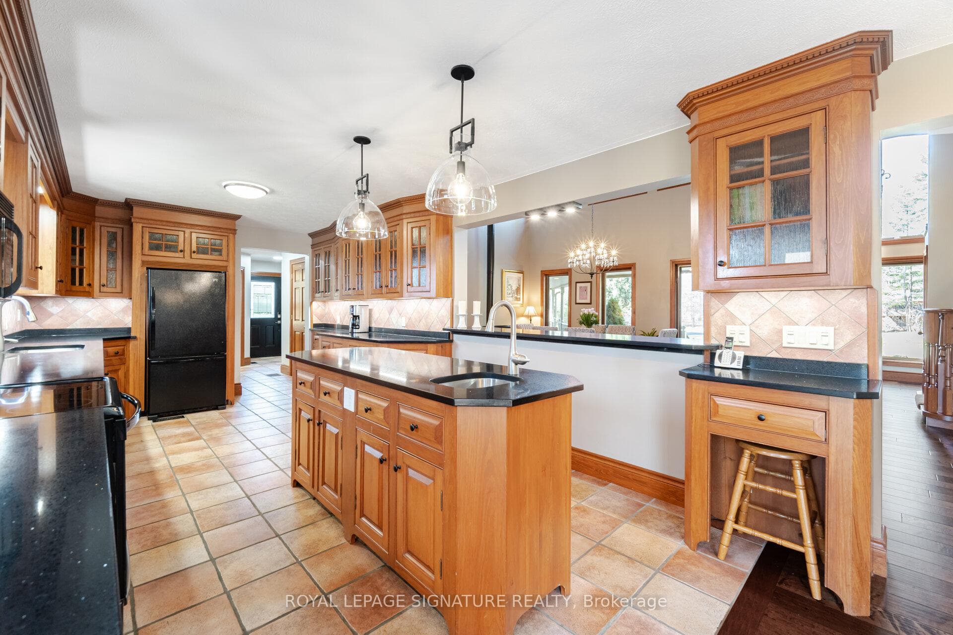 587 Hillcrest Road photo 16