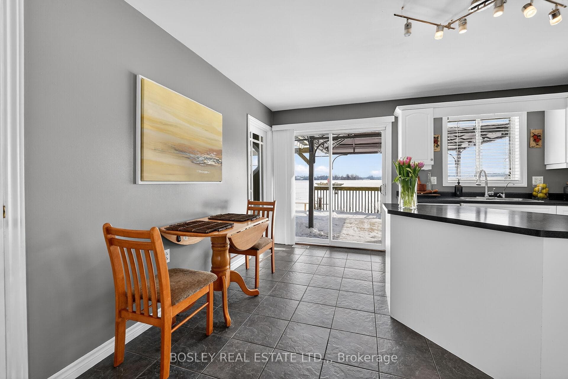 910 Holloway Bay Road photo 8