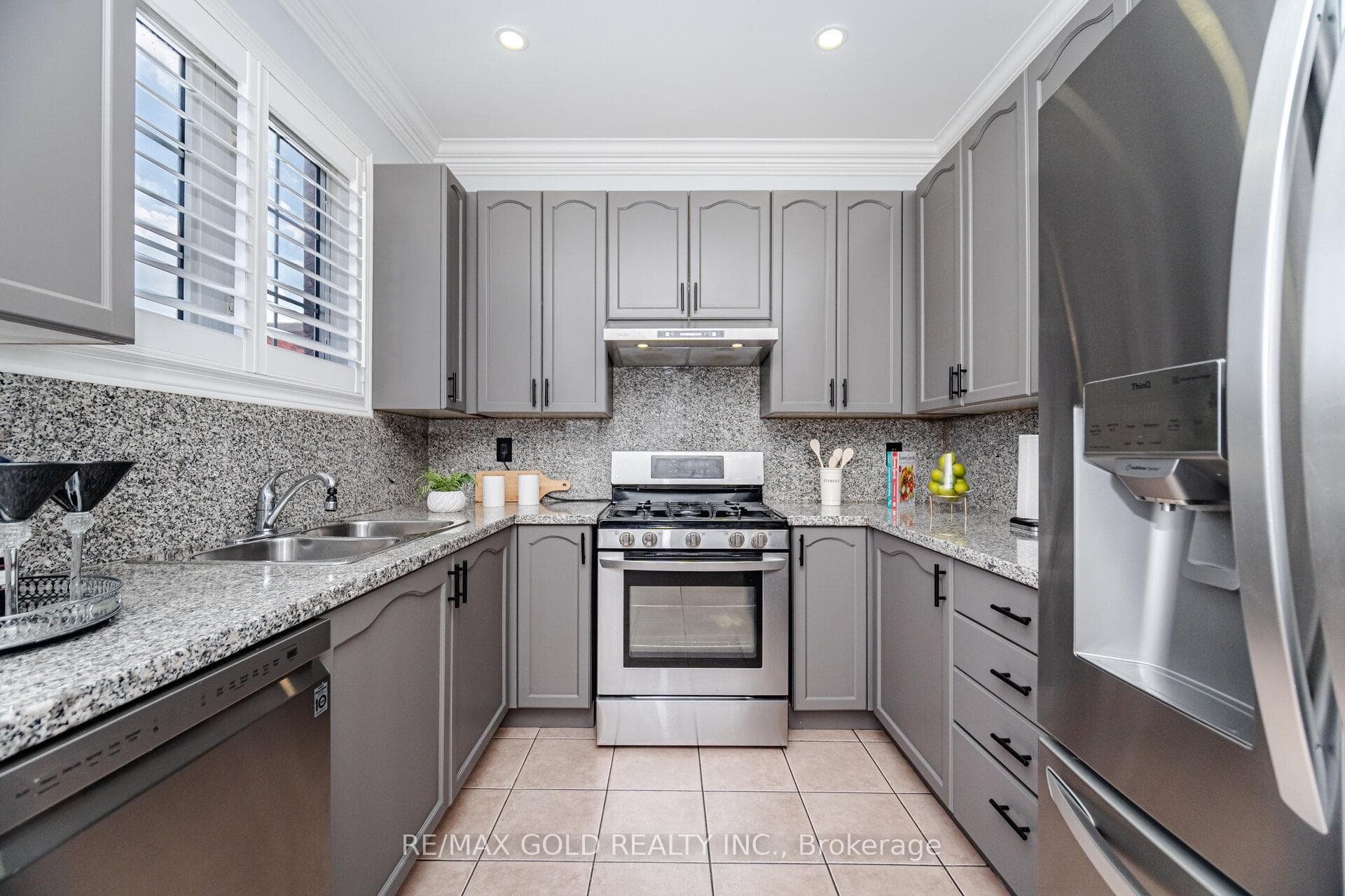 225 Father Tobin Road photo 13