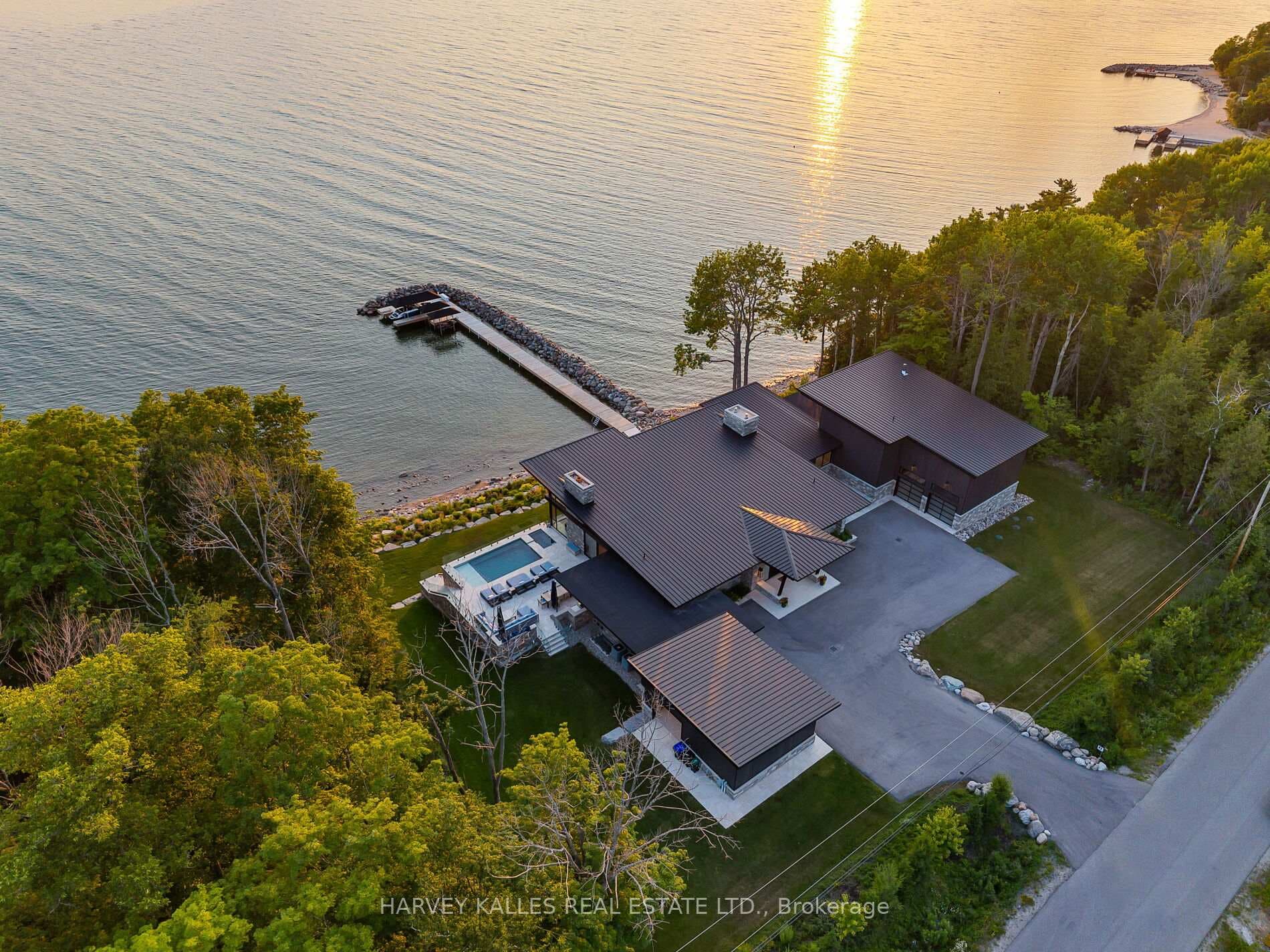 240 Silver Birch Drive photo 4