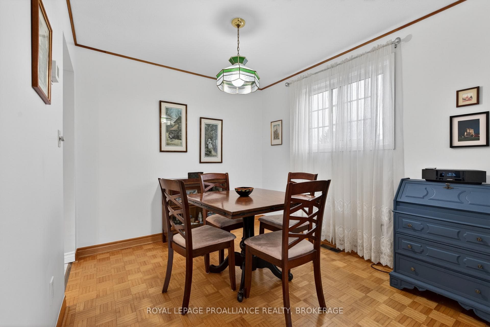810 Camberley Crescent photo 10