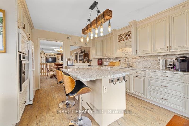 1367 Hamilton Road photo 13