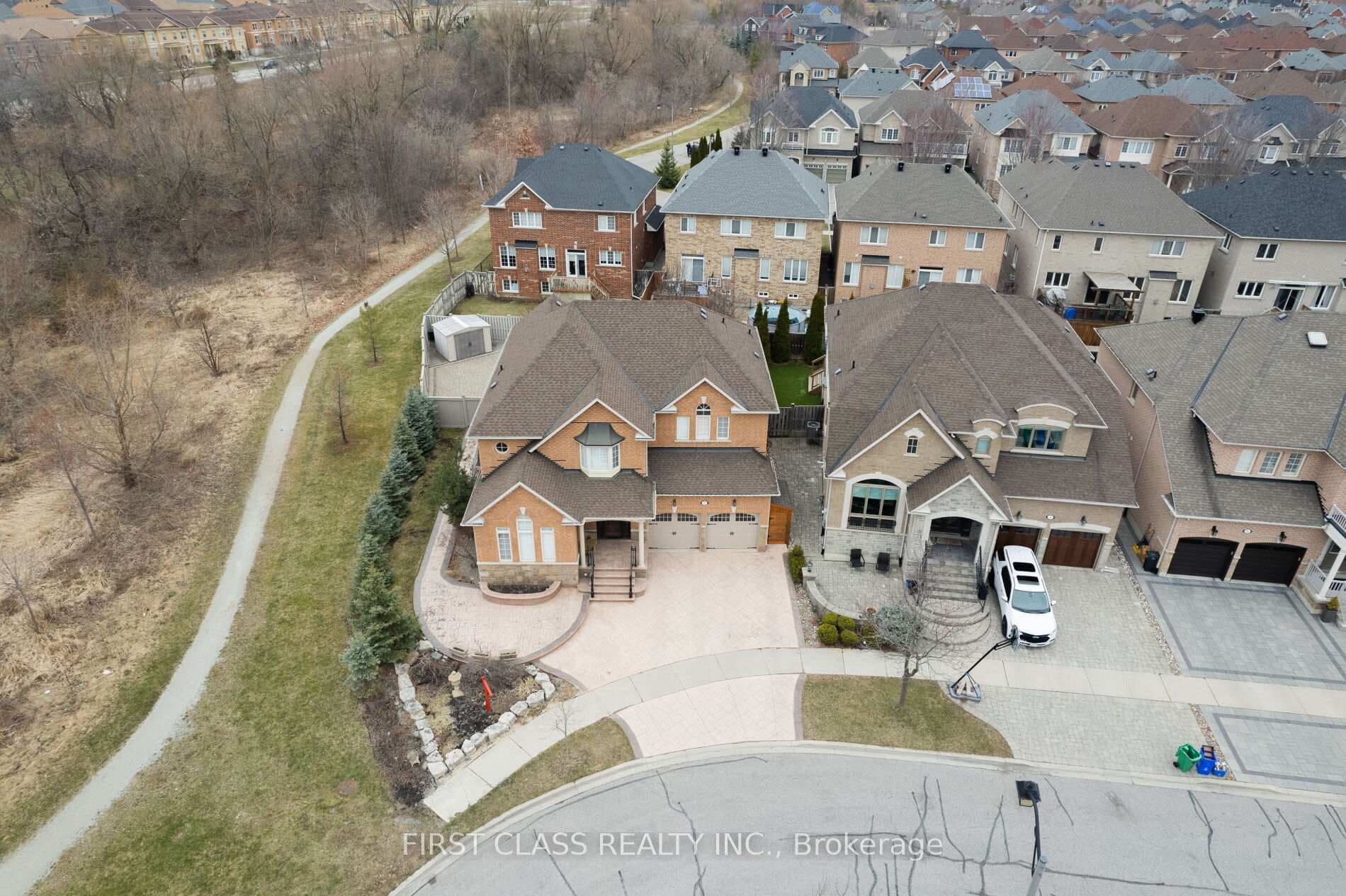 47 River Valley Crescent photo 3