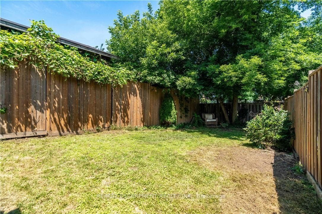 195 Wood Street photo 27