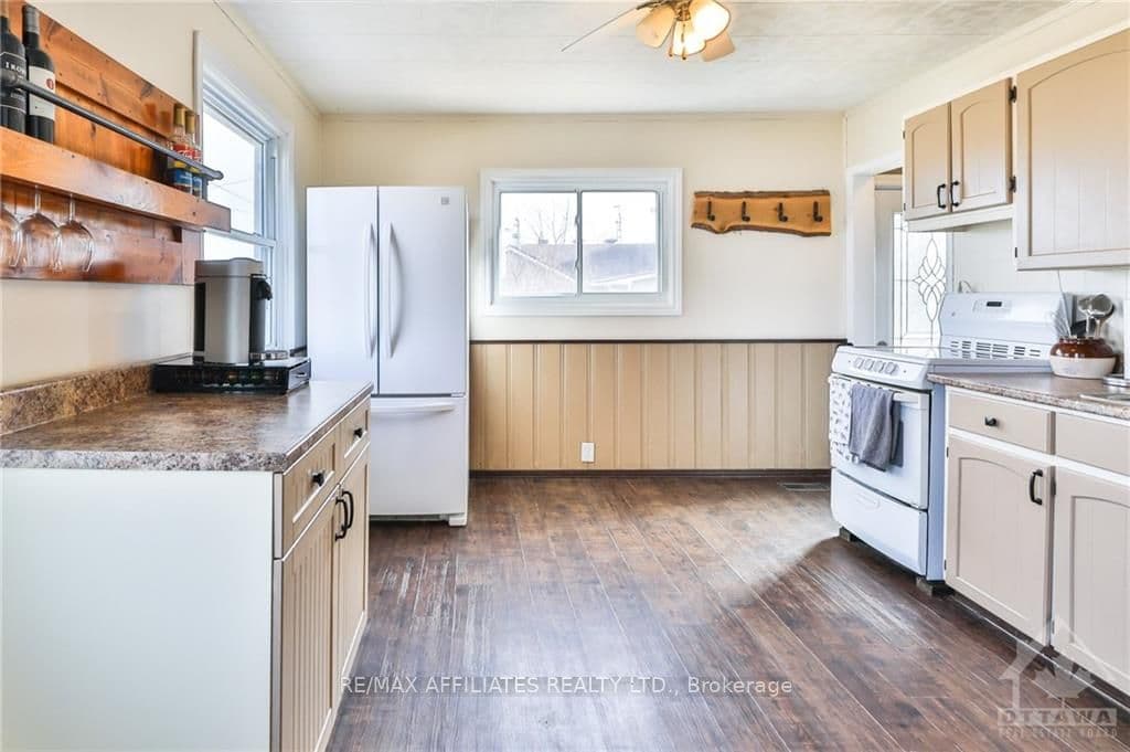 2790 BEACH Road photo 4