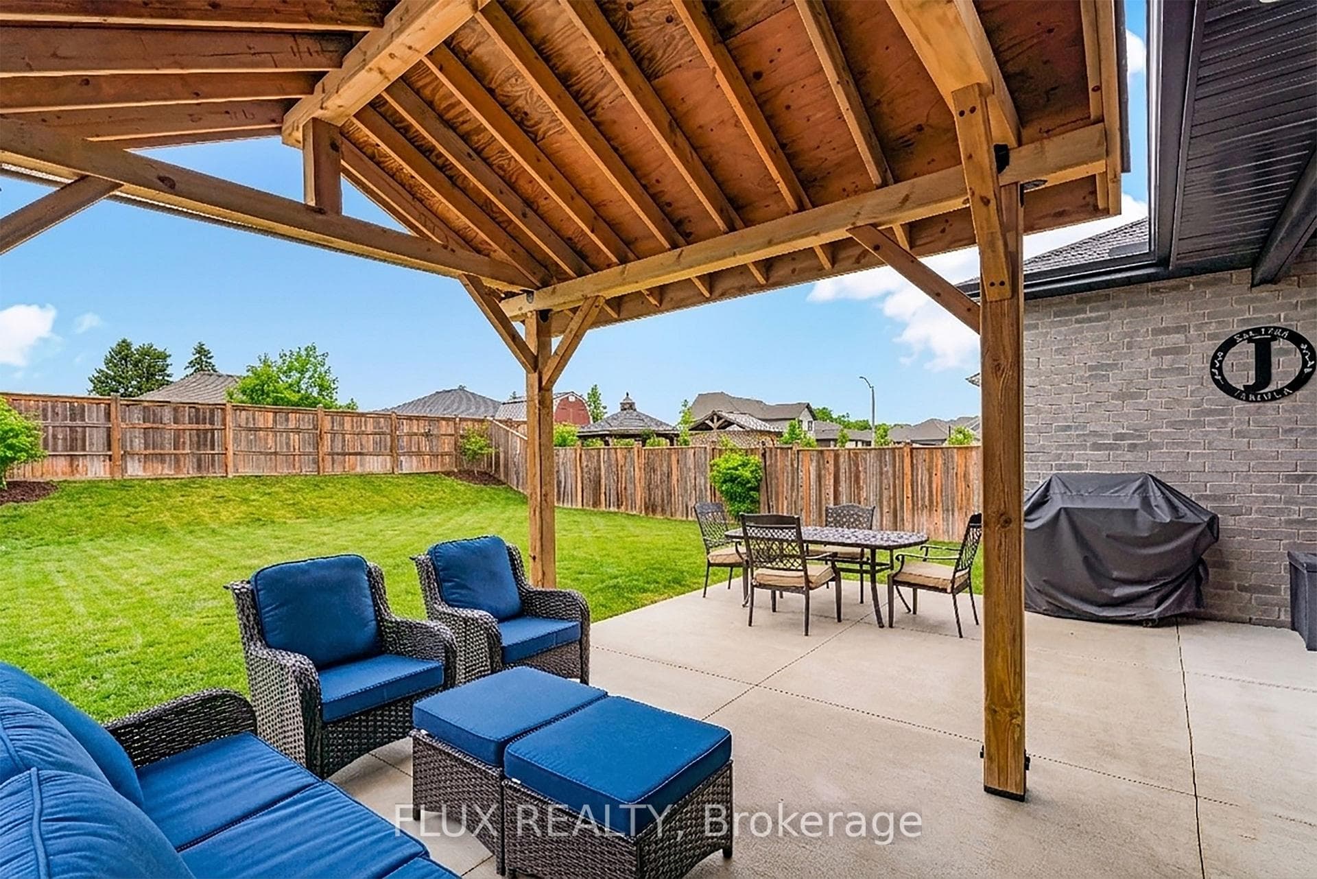 192 Oak Street photo 22