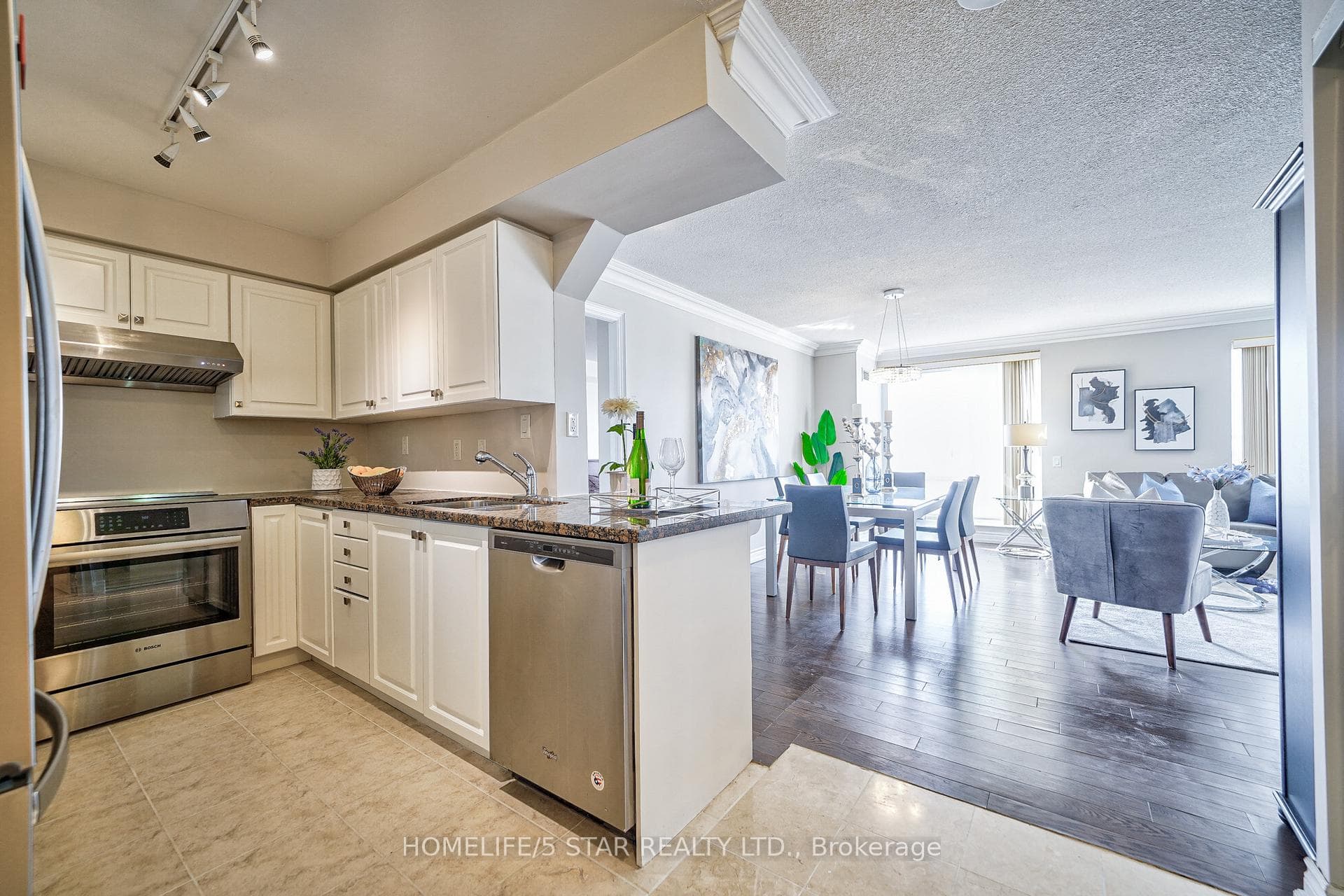 2 CLAIRTRELL Road Unit 905 photo 6