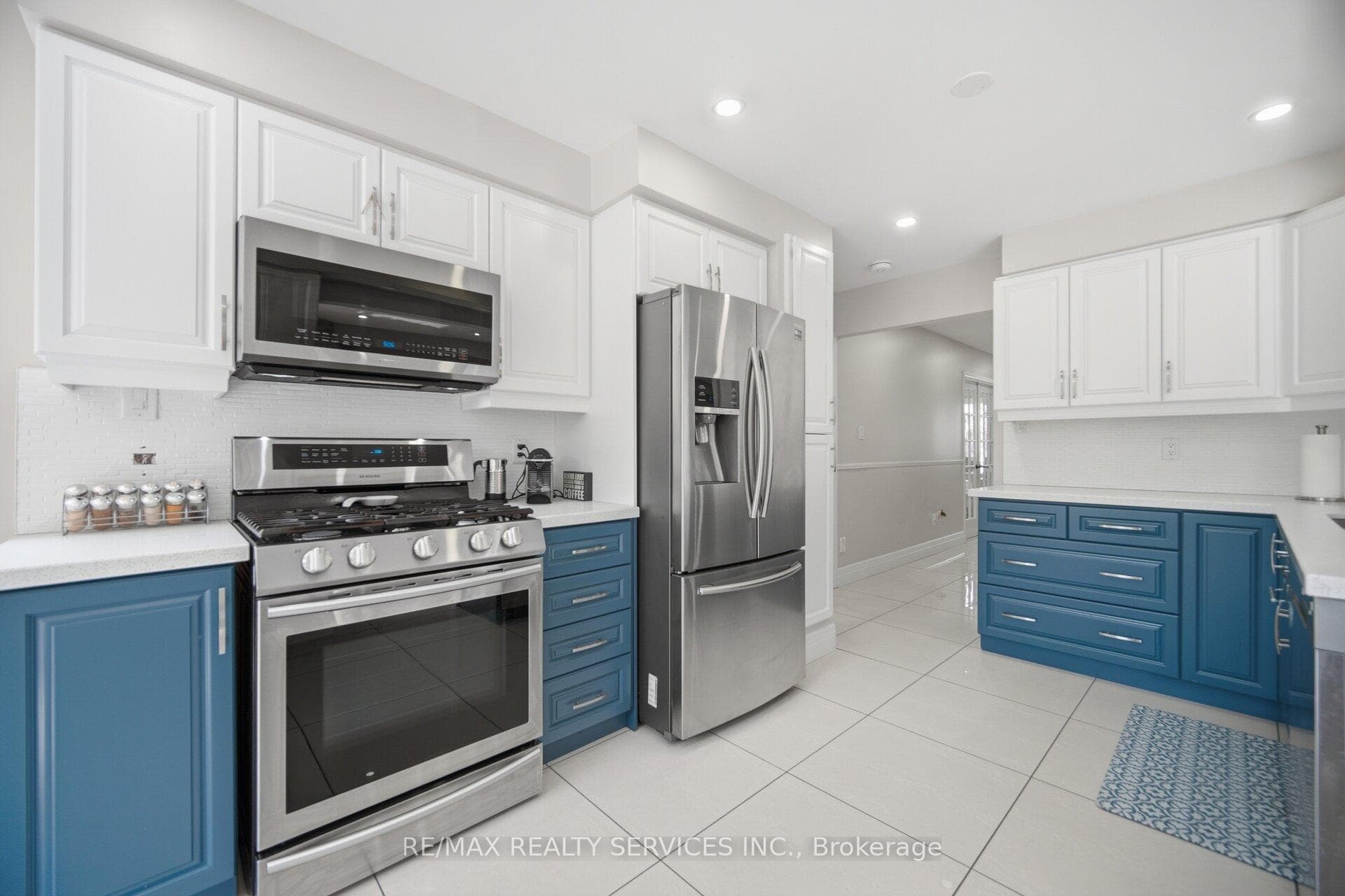 8 Paramount Place photo 13