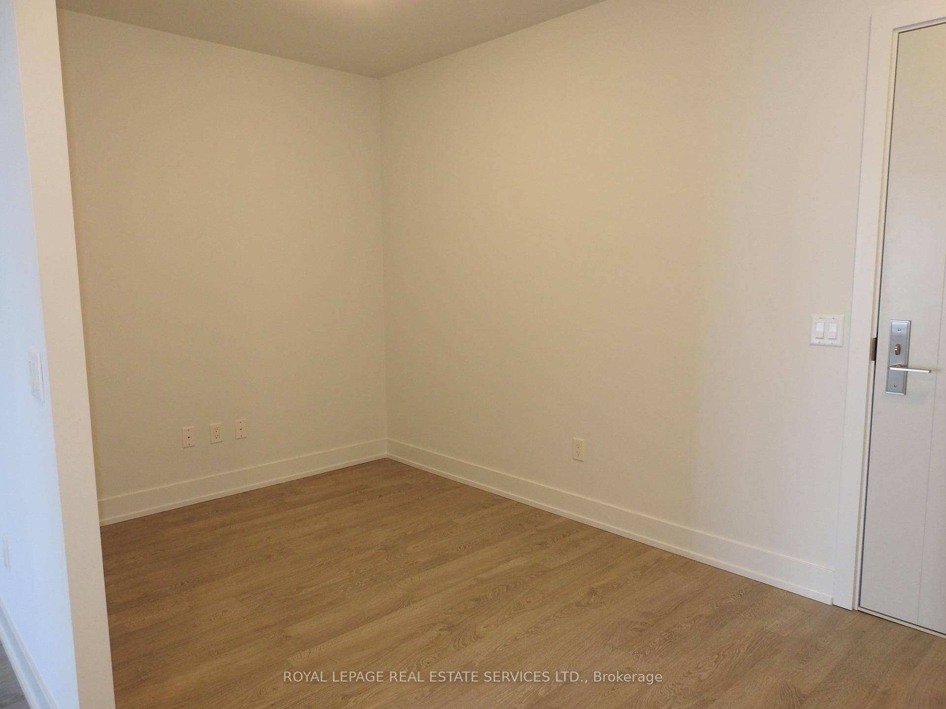 2550 Simcoe Street Unit 610 photo 5