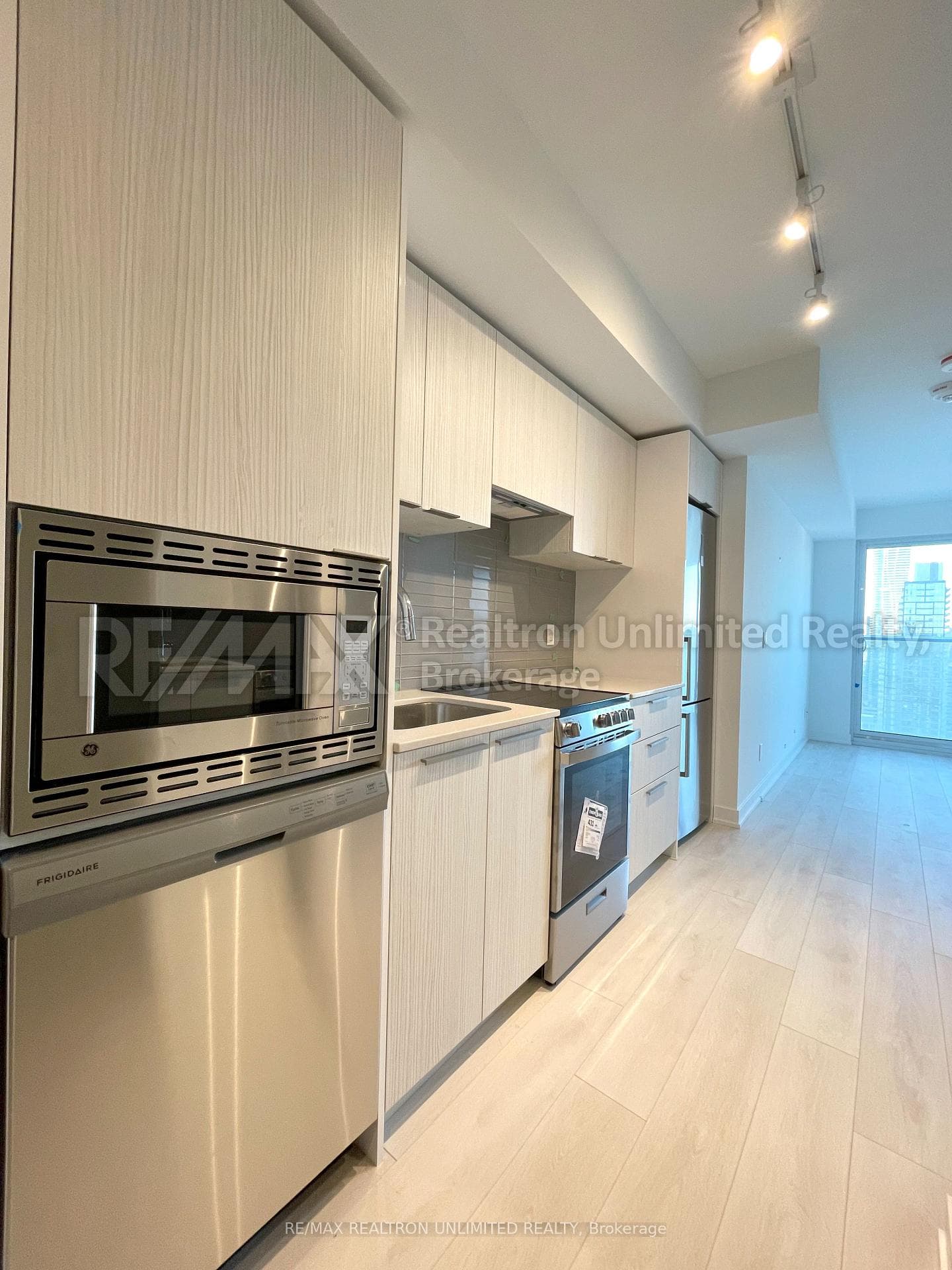 501 Yonge Street Unit 3604 photo 3