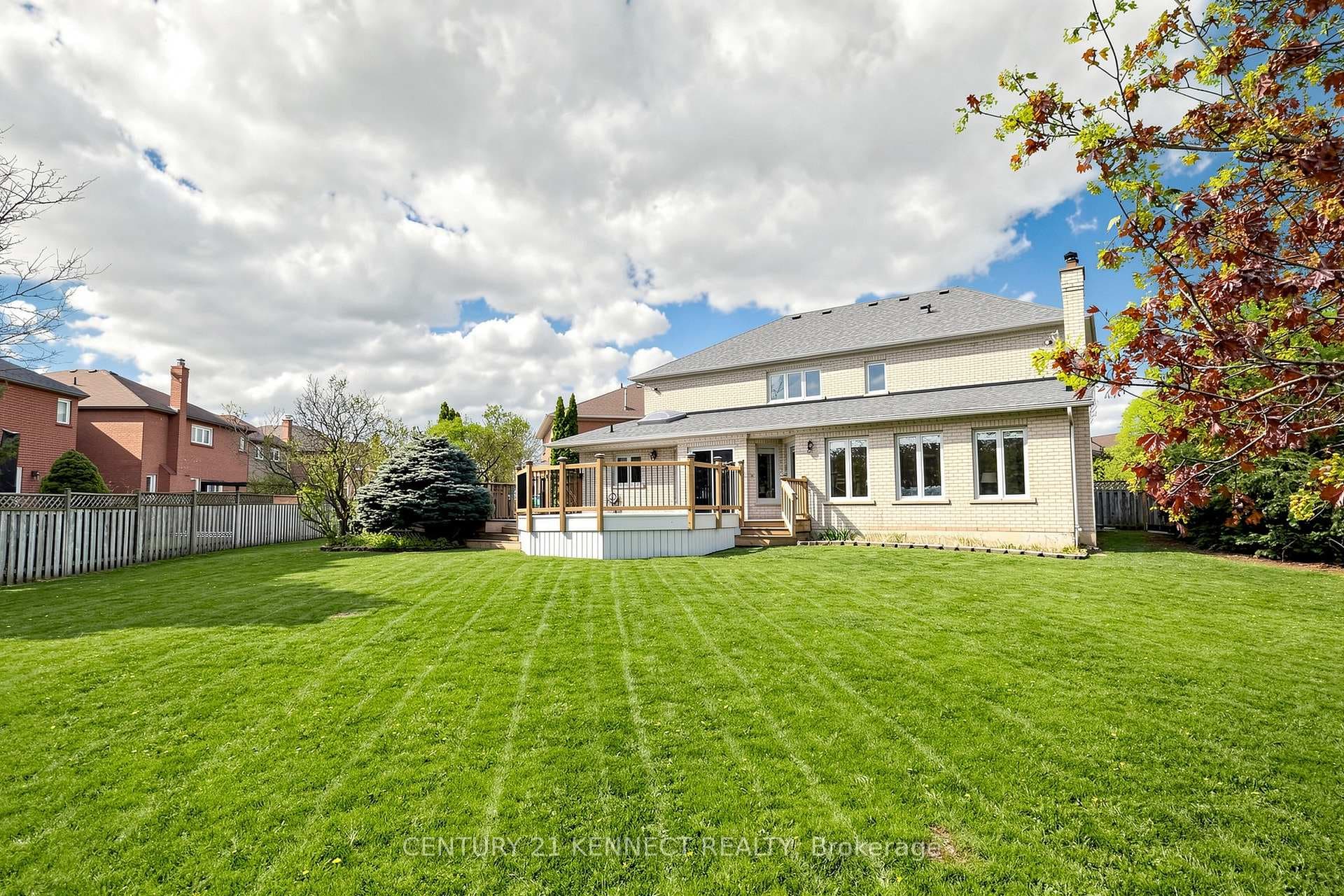53 Grenadier Crescent photo 40