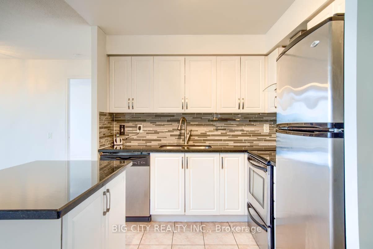 8 Mondeo Drive Unit 305 photo 12