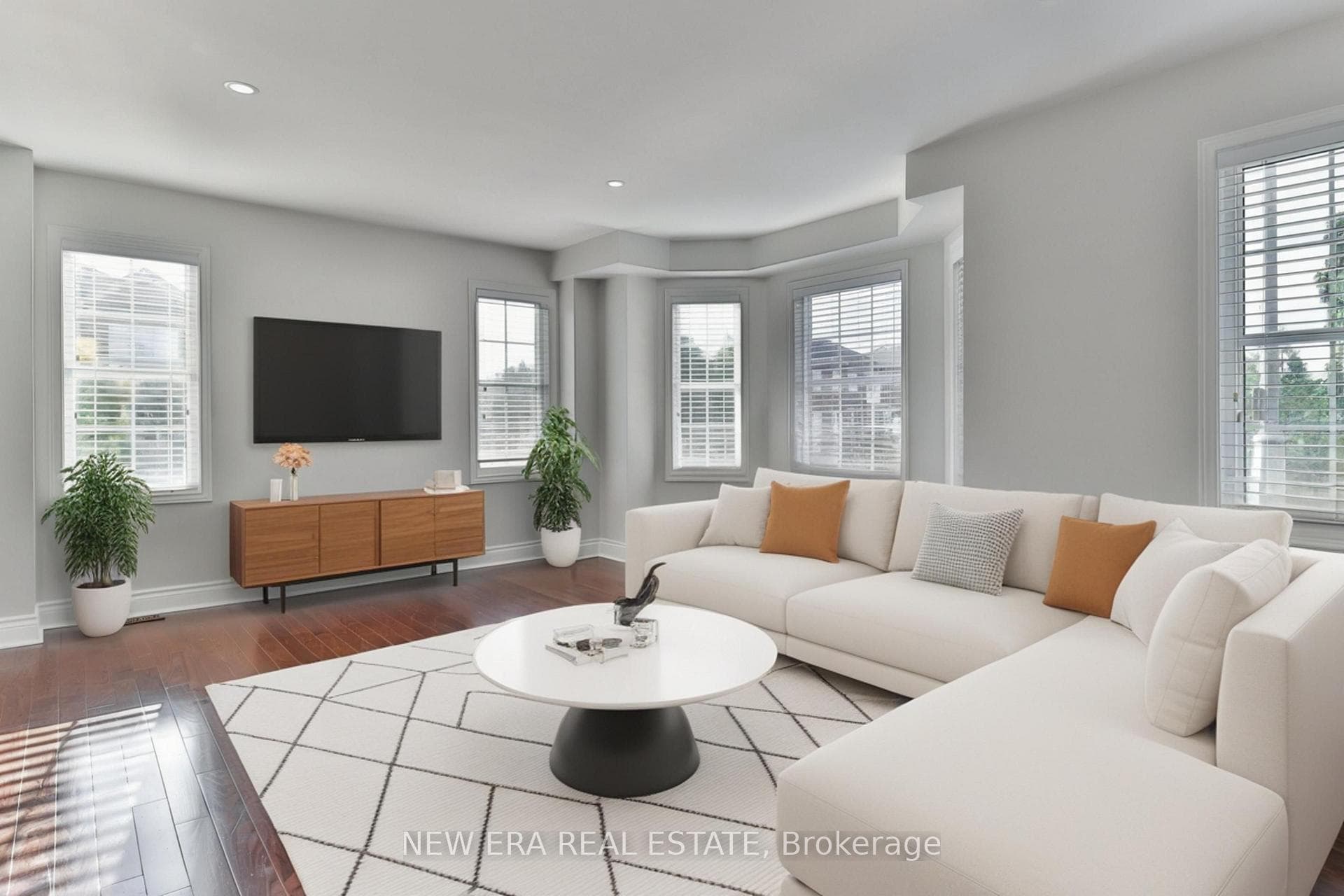 331 Davos Road photo 4