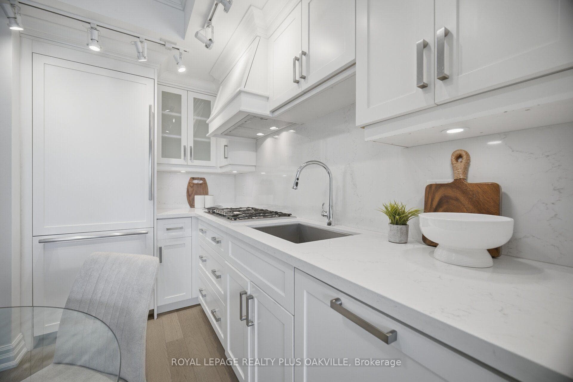 2060 Lakeshore Road Unit 303A photo 11