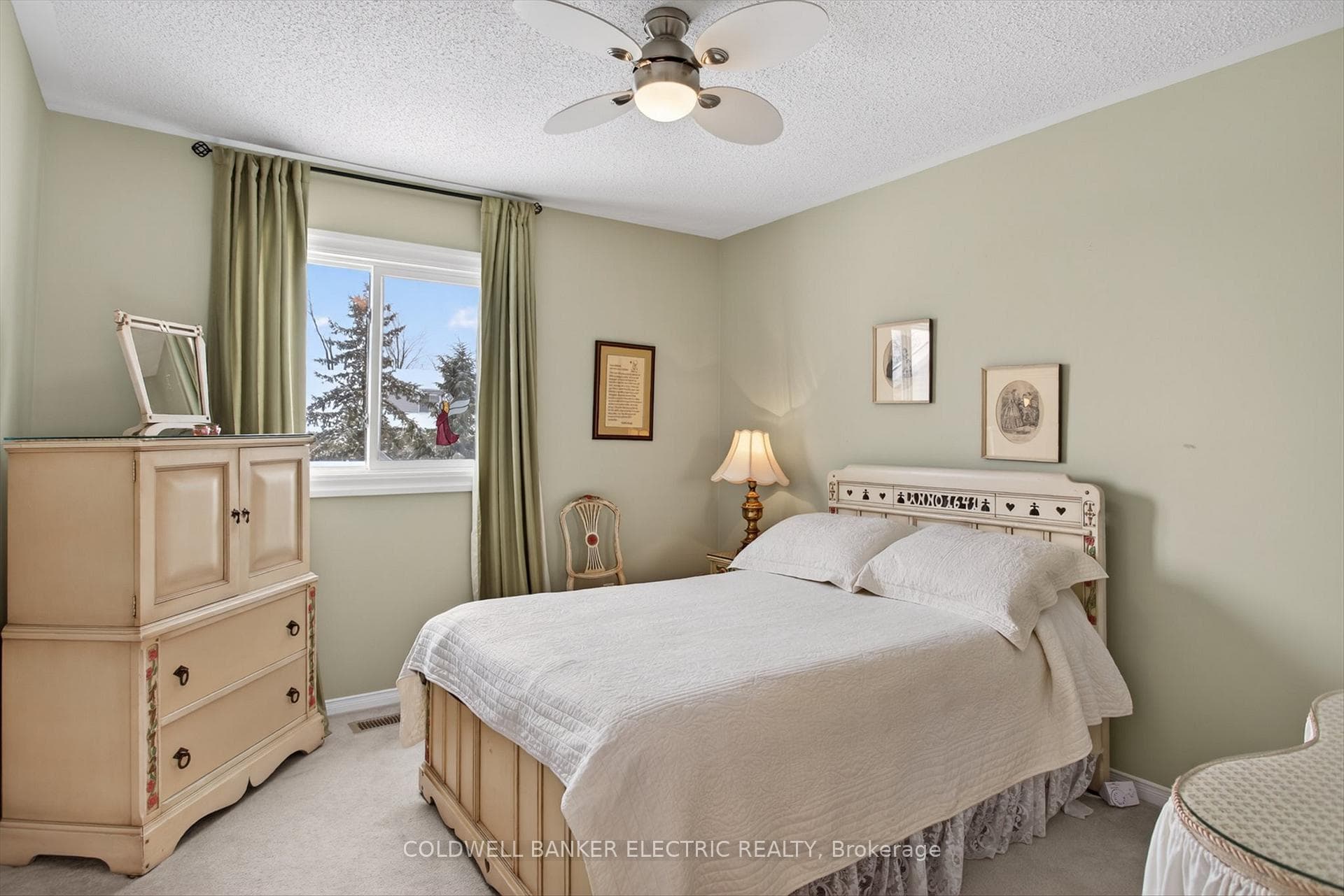 1399 Lillico Crescent photo 23