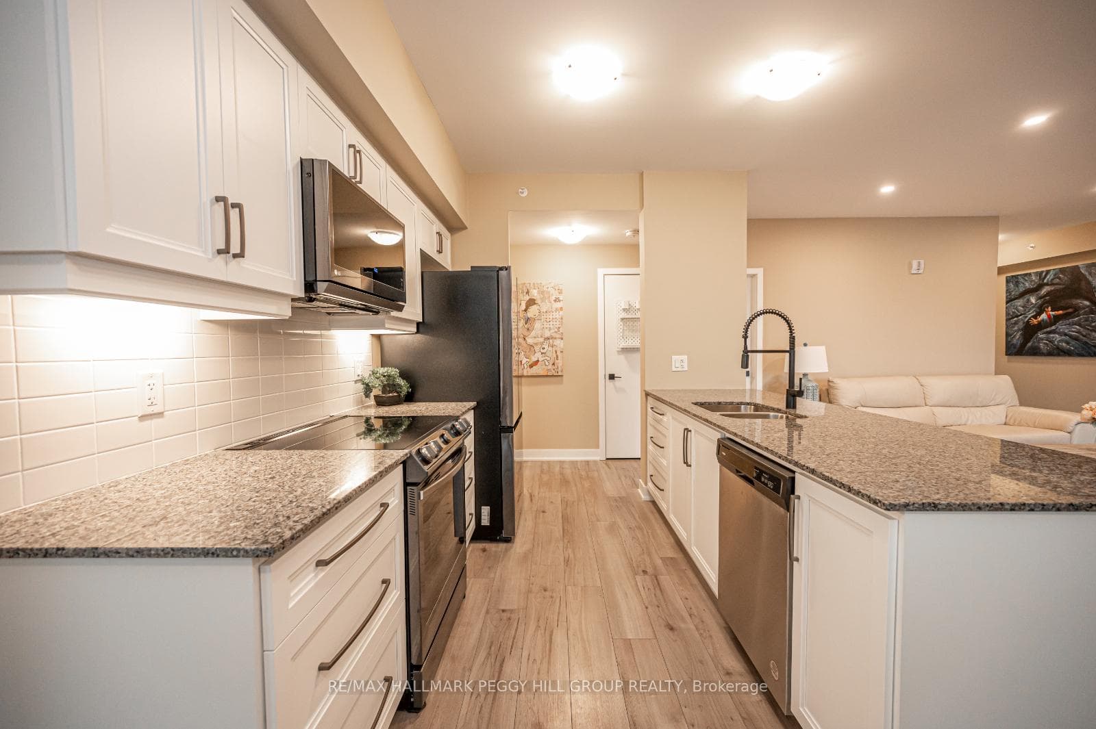 4 Spice Way Unit 617 photo 2