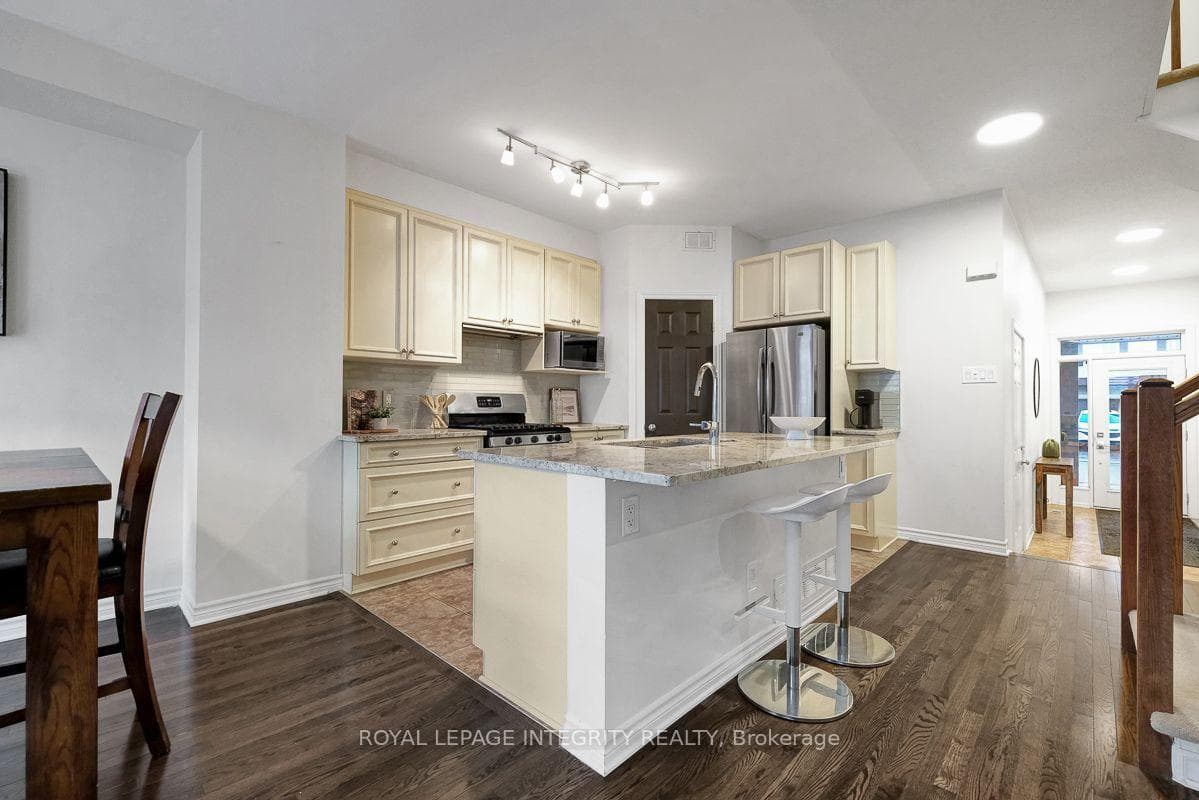 193 Mojave Crescent photo 19
