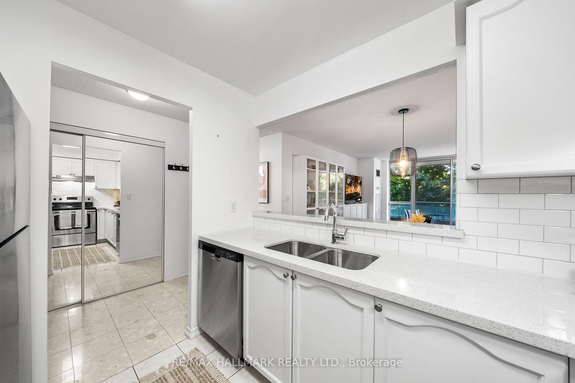 39 Pemberton Avenue Unit 312 photo 5