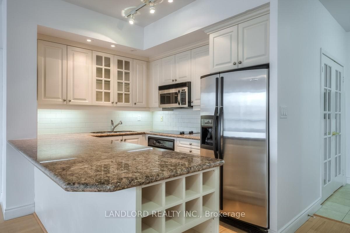 77 Mcmurrich Street Unit 307 photo 4