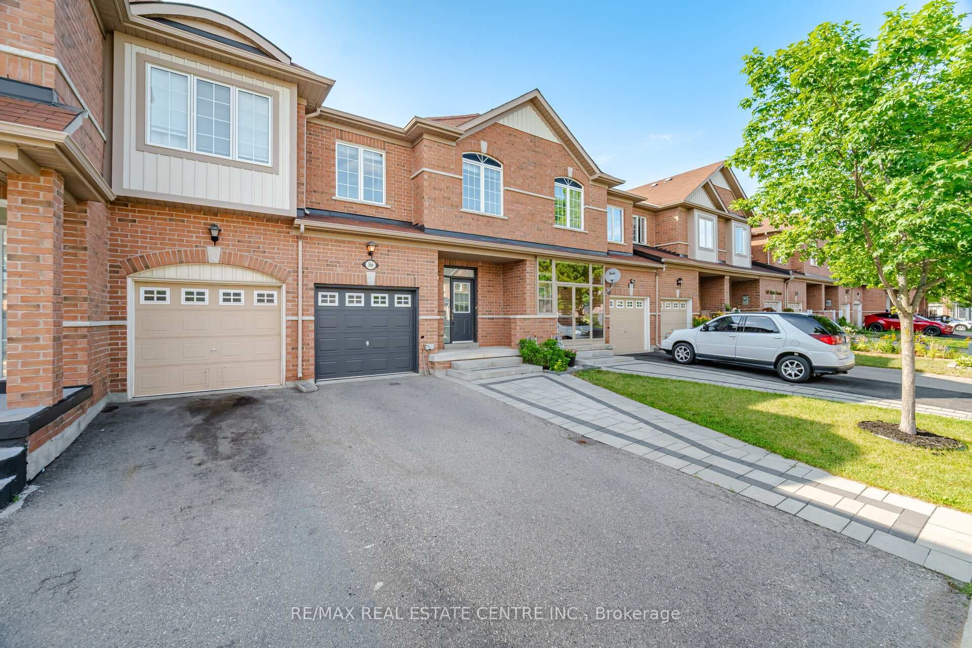 366 Hobbs Crescent photo 3