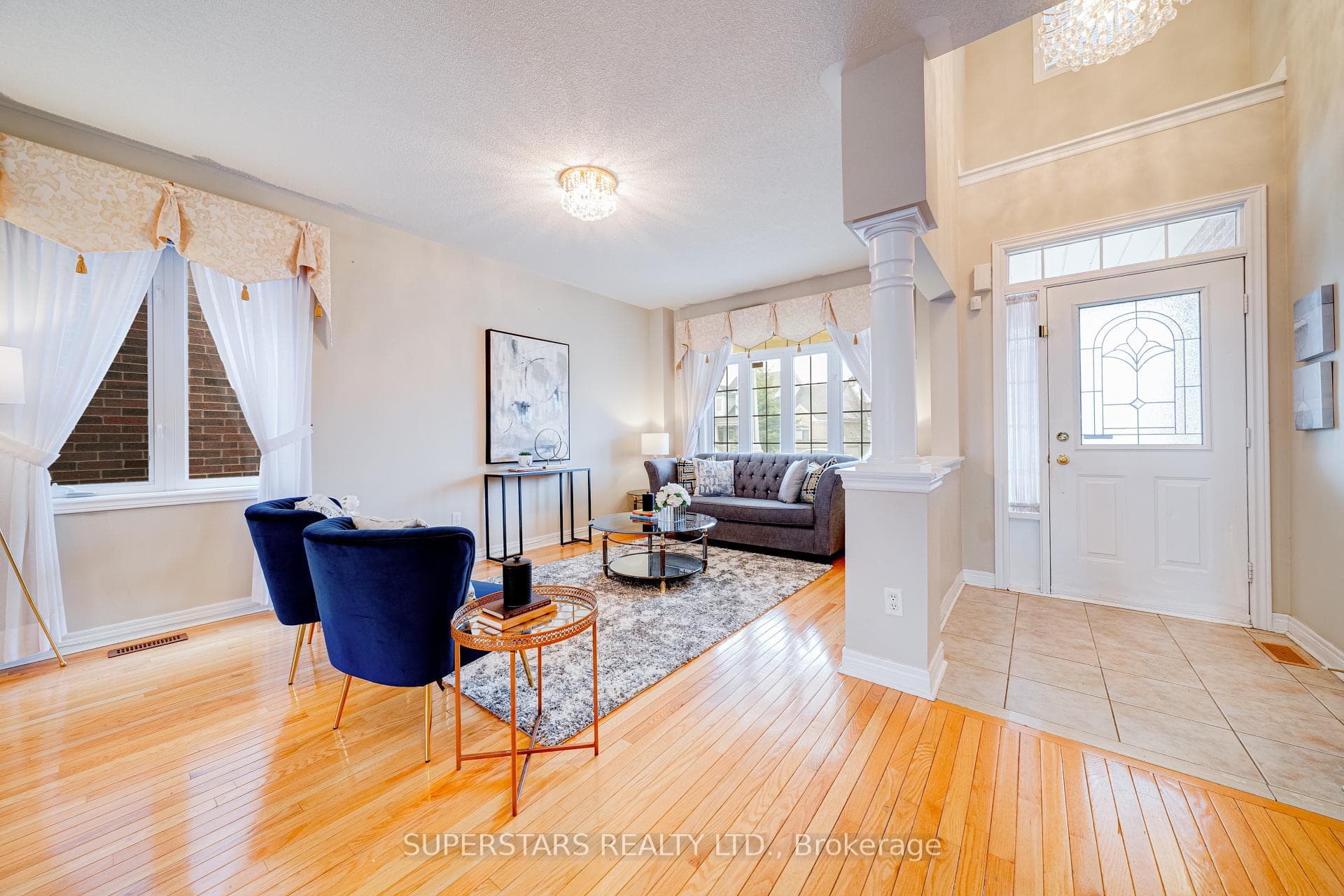 211 Stonebridge Drive photo 3