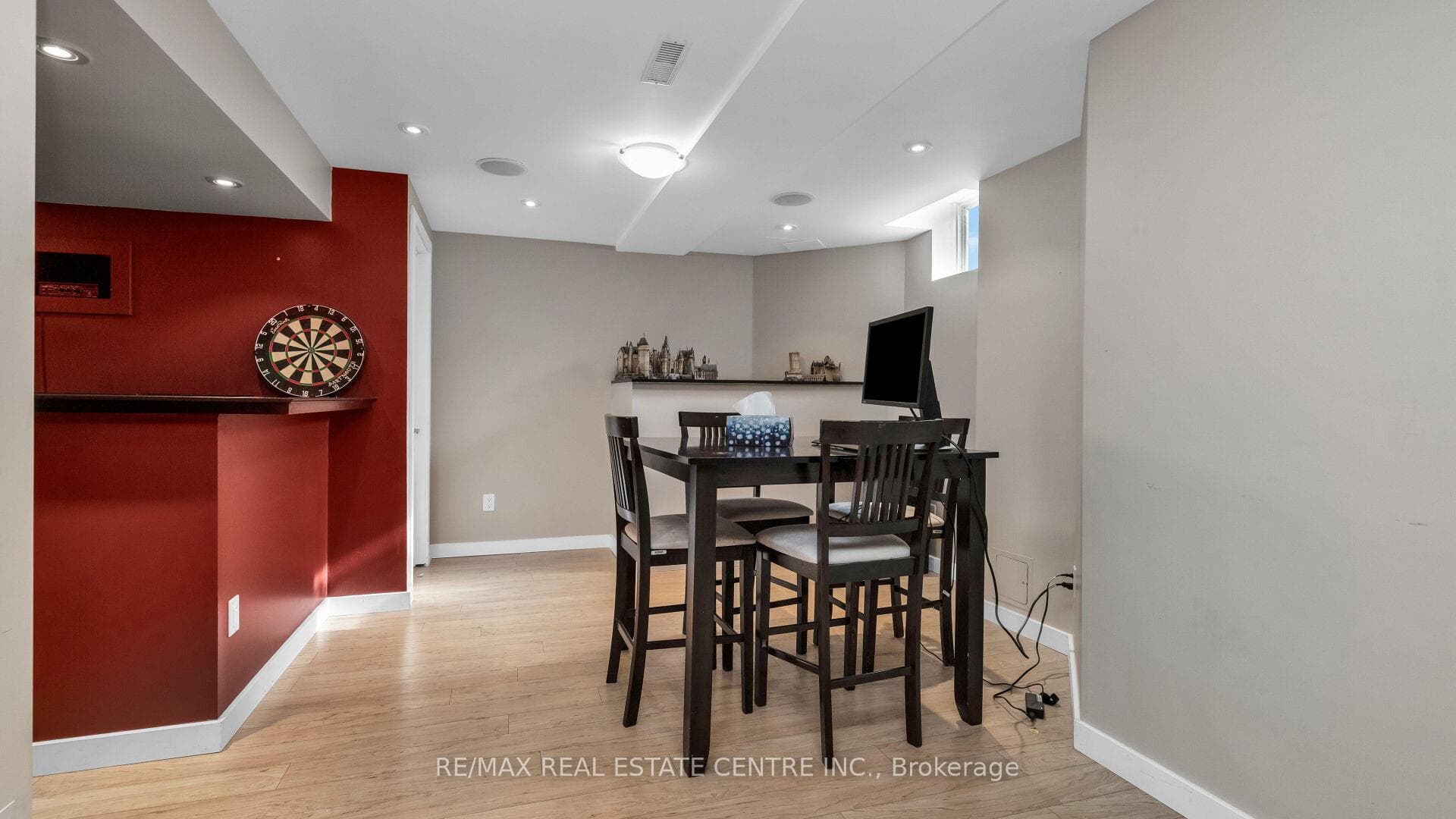 1494 Marshall Crescent photo 37
