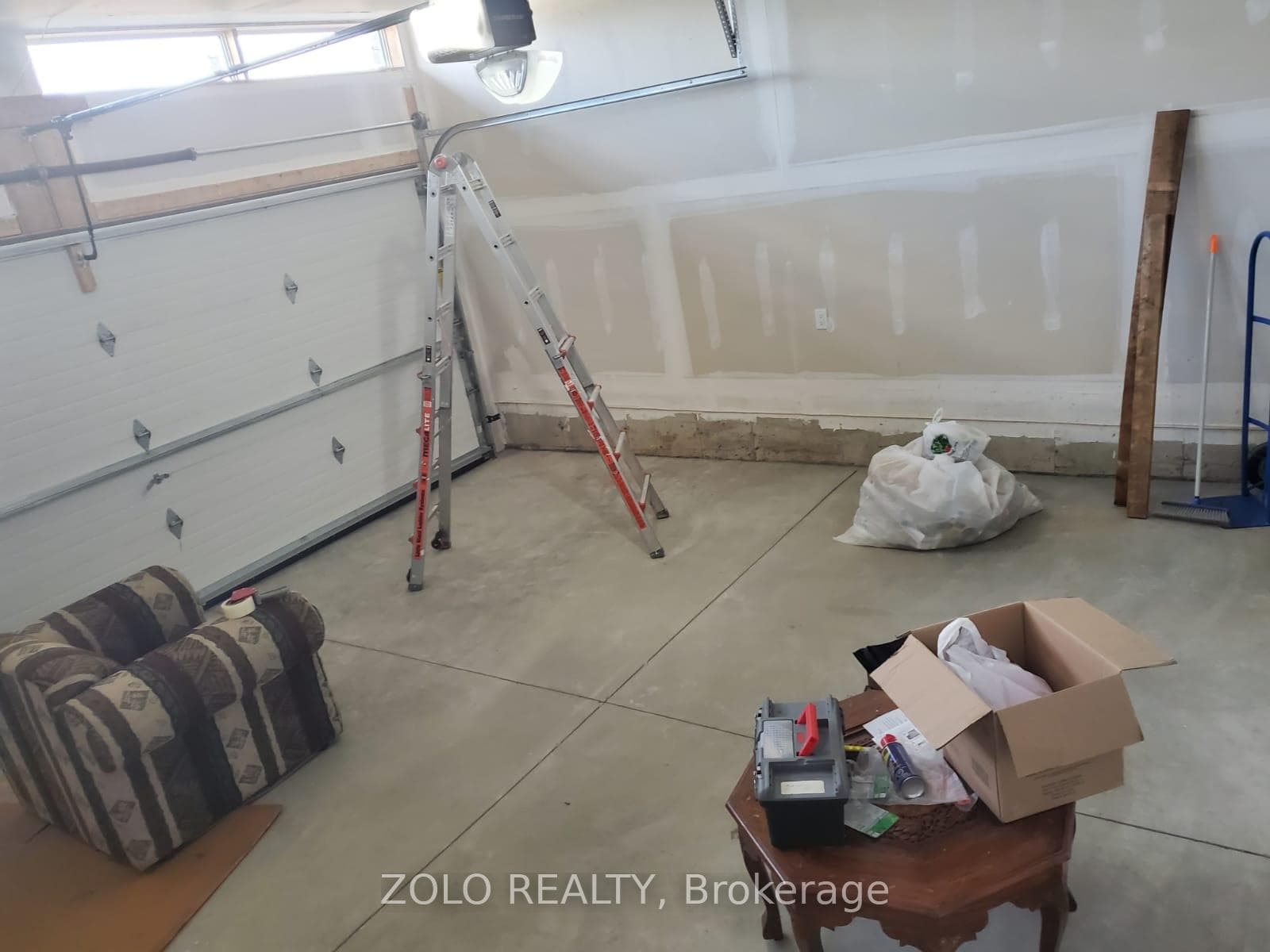 99 Tom Brown Drive photo 3