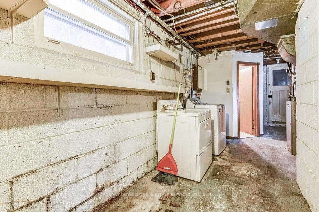 97 Mc Roberts Avenue photo 41