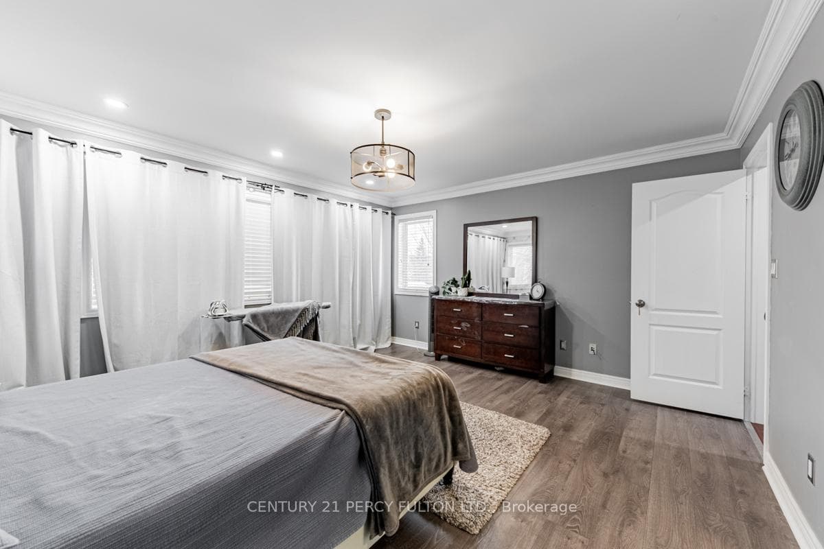 32 Amanda Avenue photo 26