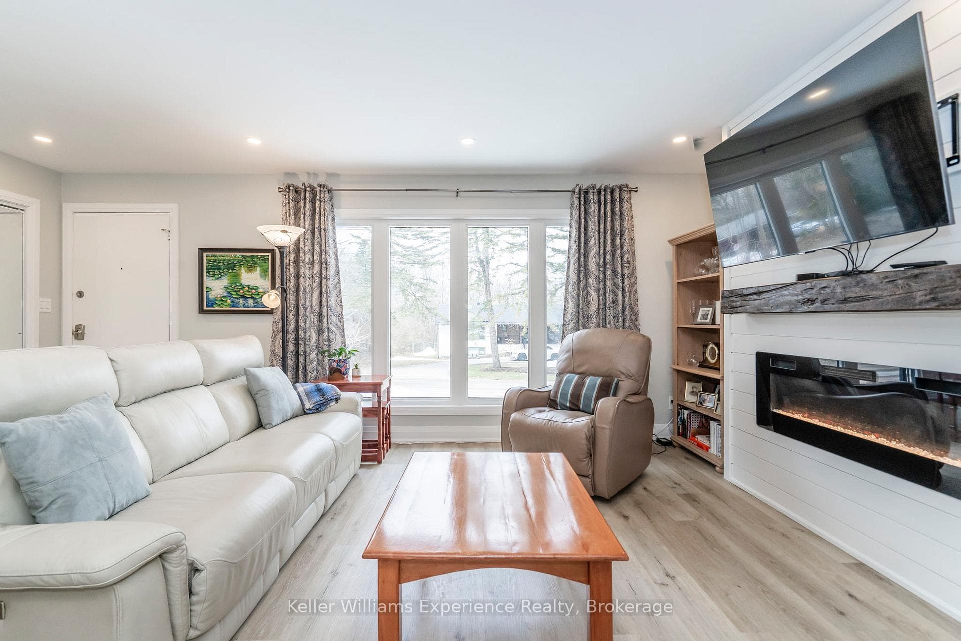 857 Victoria Street photo 17