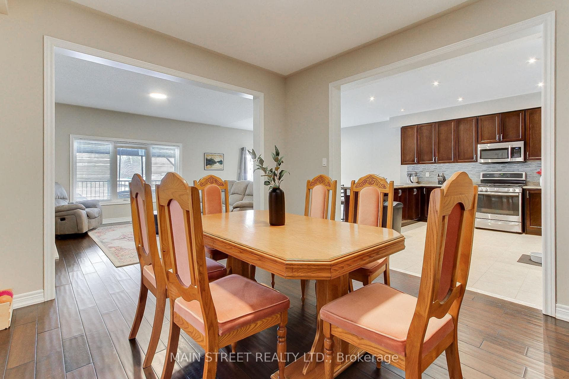 42 Prosser Crescent photo 7