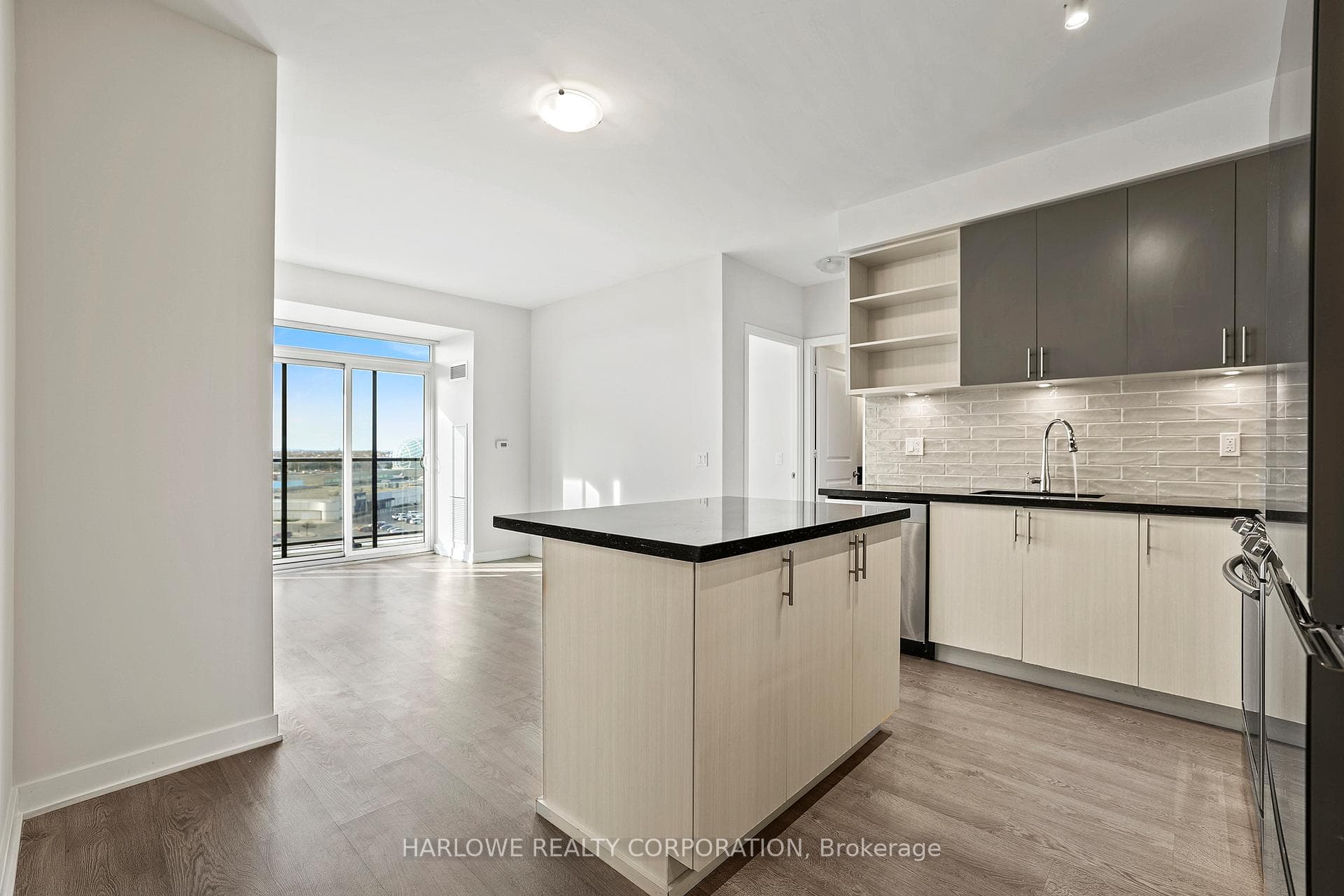4677 Glen Erin Drive Unit 810 photo 4