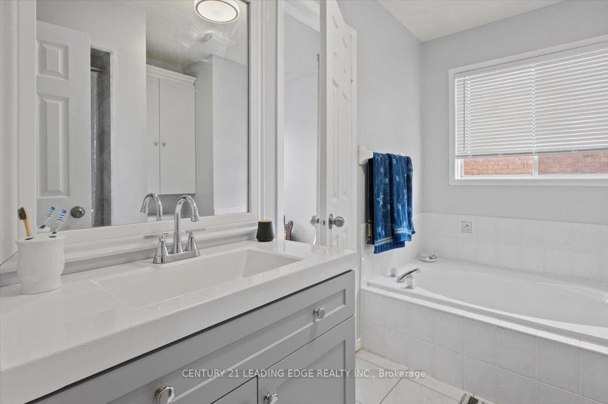 50 TAWN Crescent photo 29