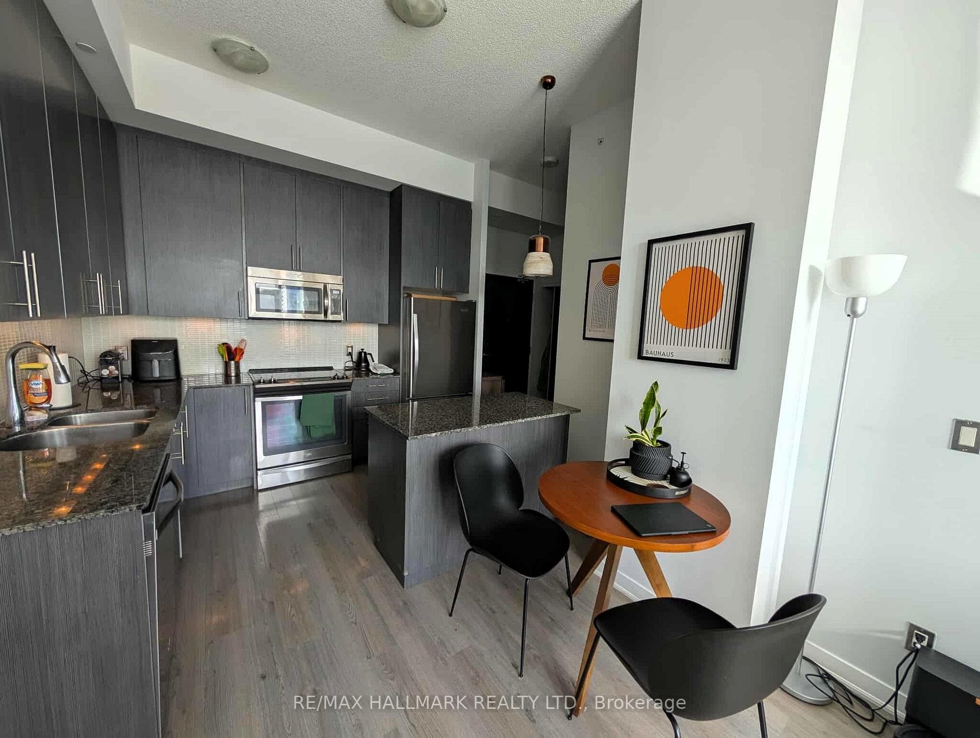 85 Duke Street Unit 1704 photo 2