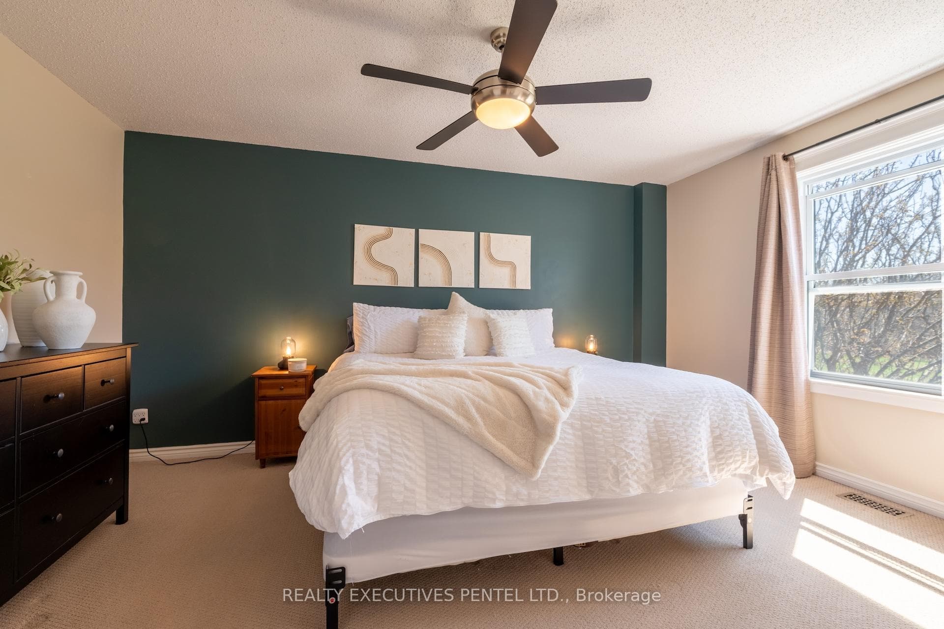 613 Daintry Crescent photo 23
