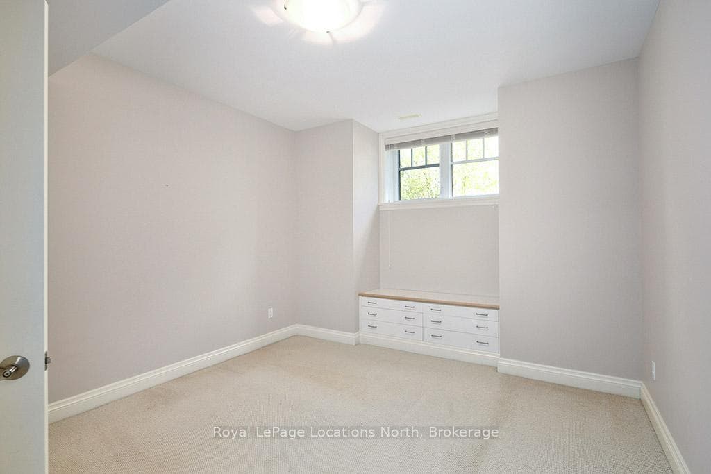 138 Russell Street photo 23