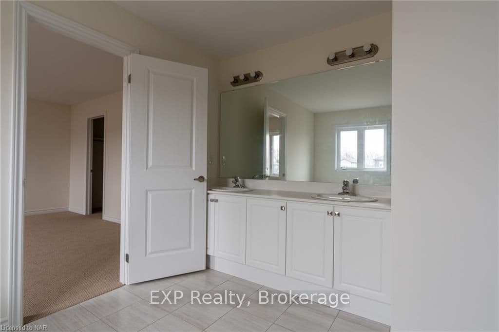 38 ORIOLE Crescent photo 36