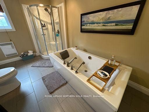 122 QUEEN Street photo 17