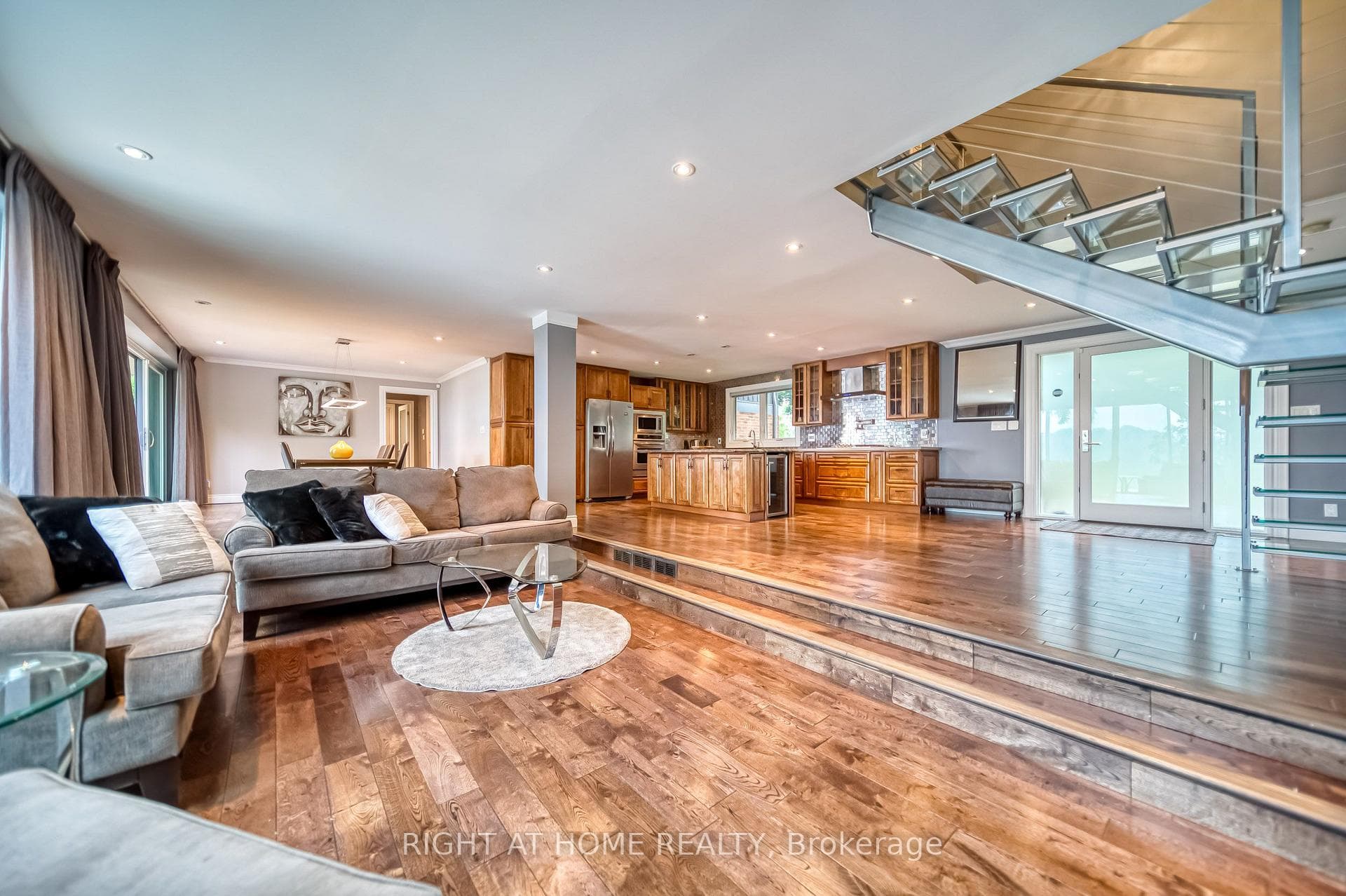 44 ROYAL HENLEY Boulevard photo 13