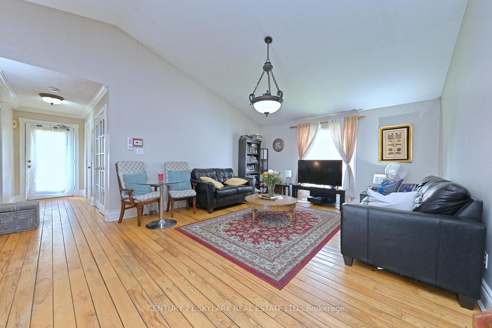 1922 Dalhousie Crescent photo 6