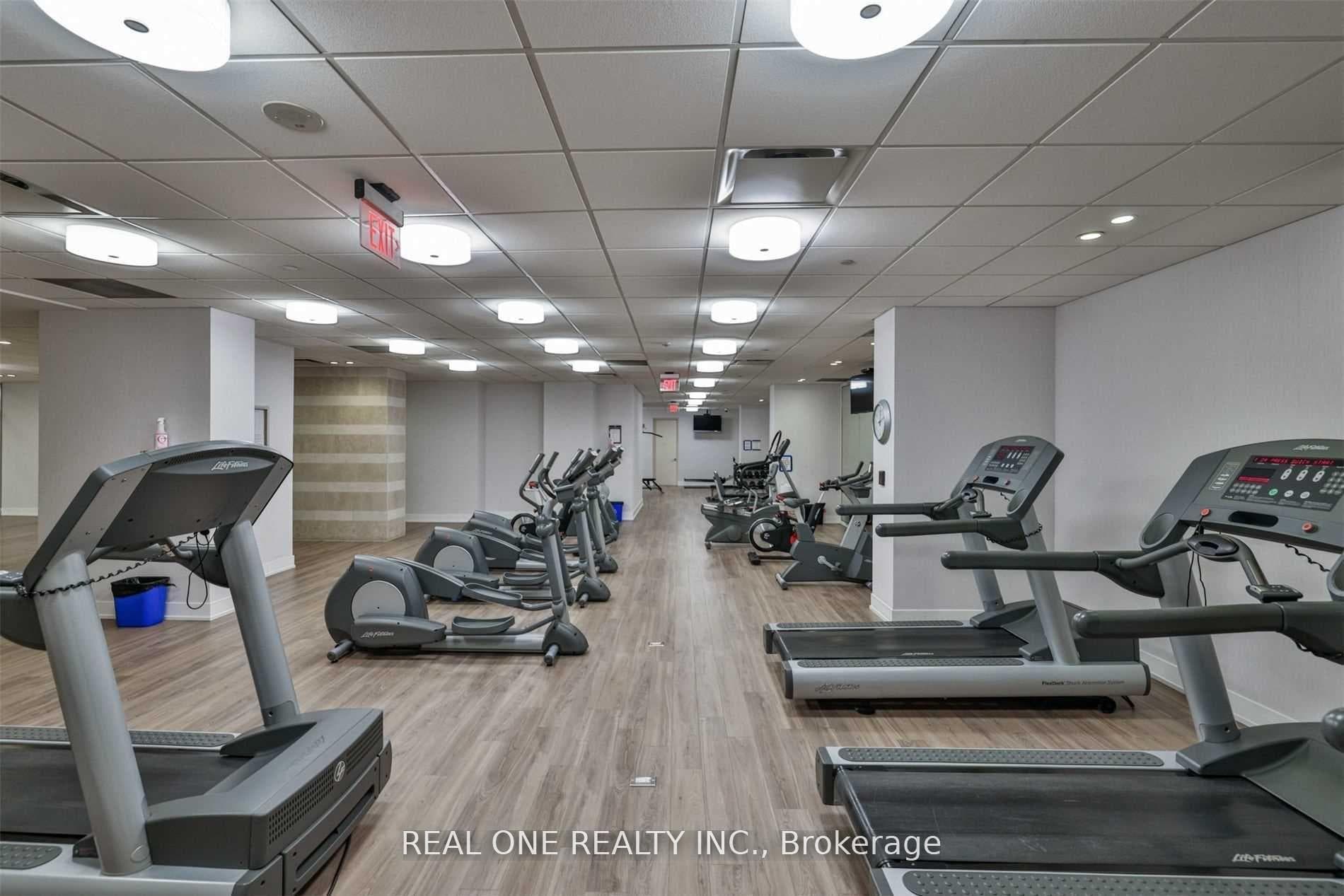 70 Roehampton Avenue Unit 2418 photo 3