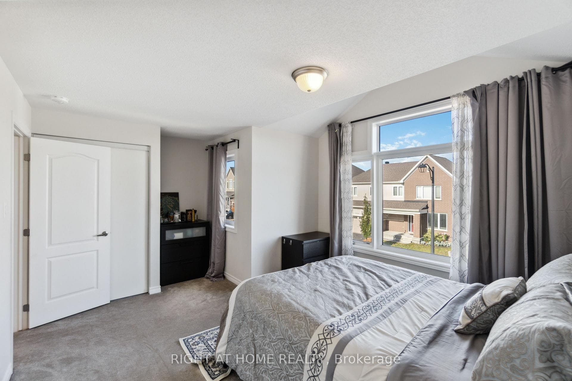 503 PONTHIEU Circle photo 24