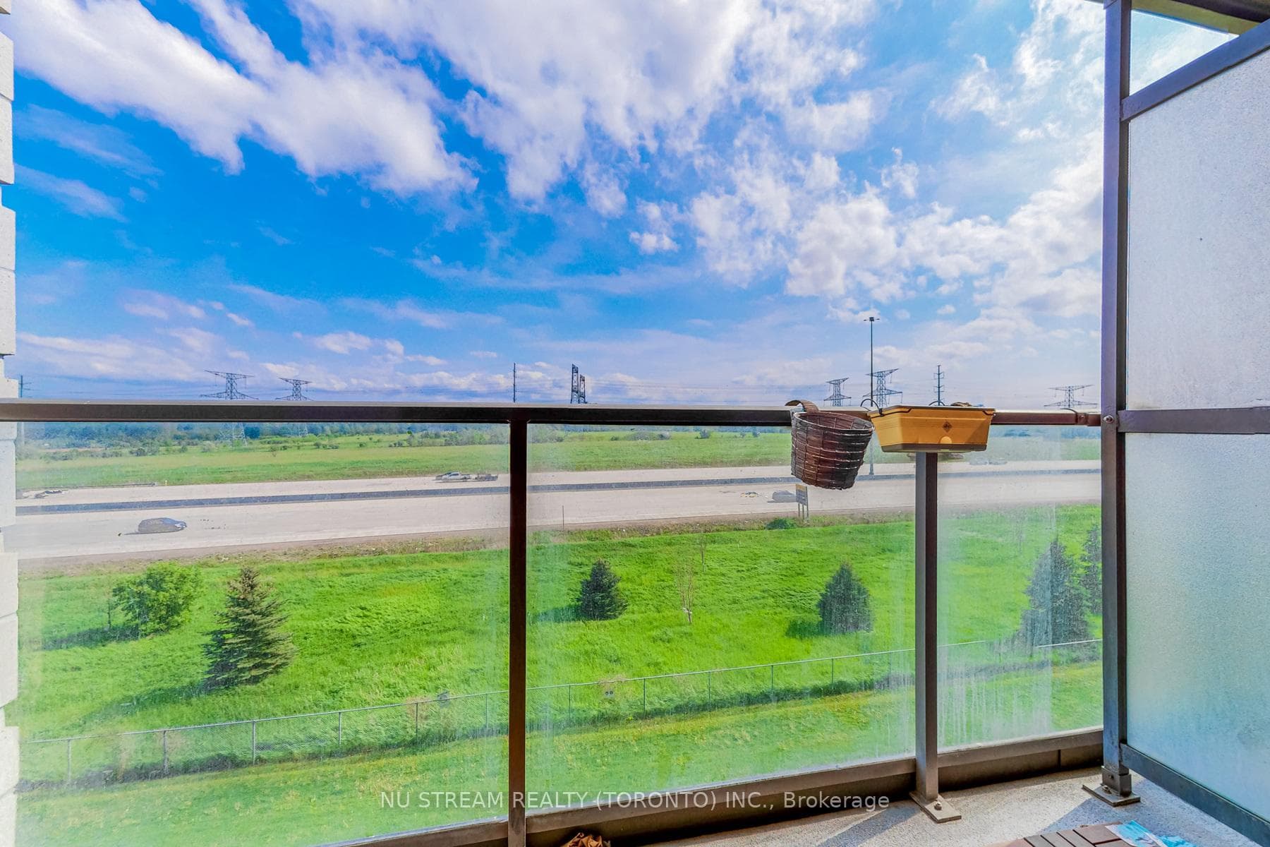 273 South Park Road Unit 611 photo 32
