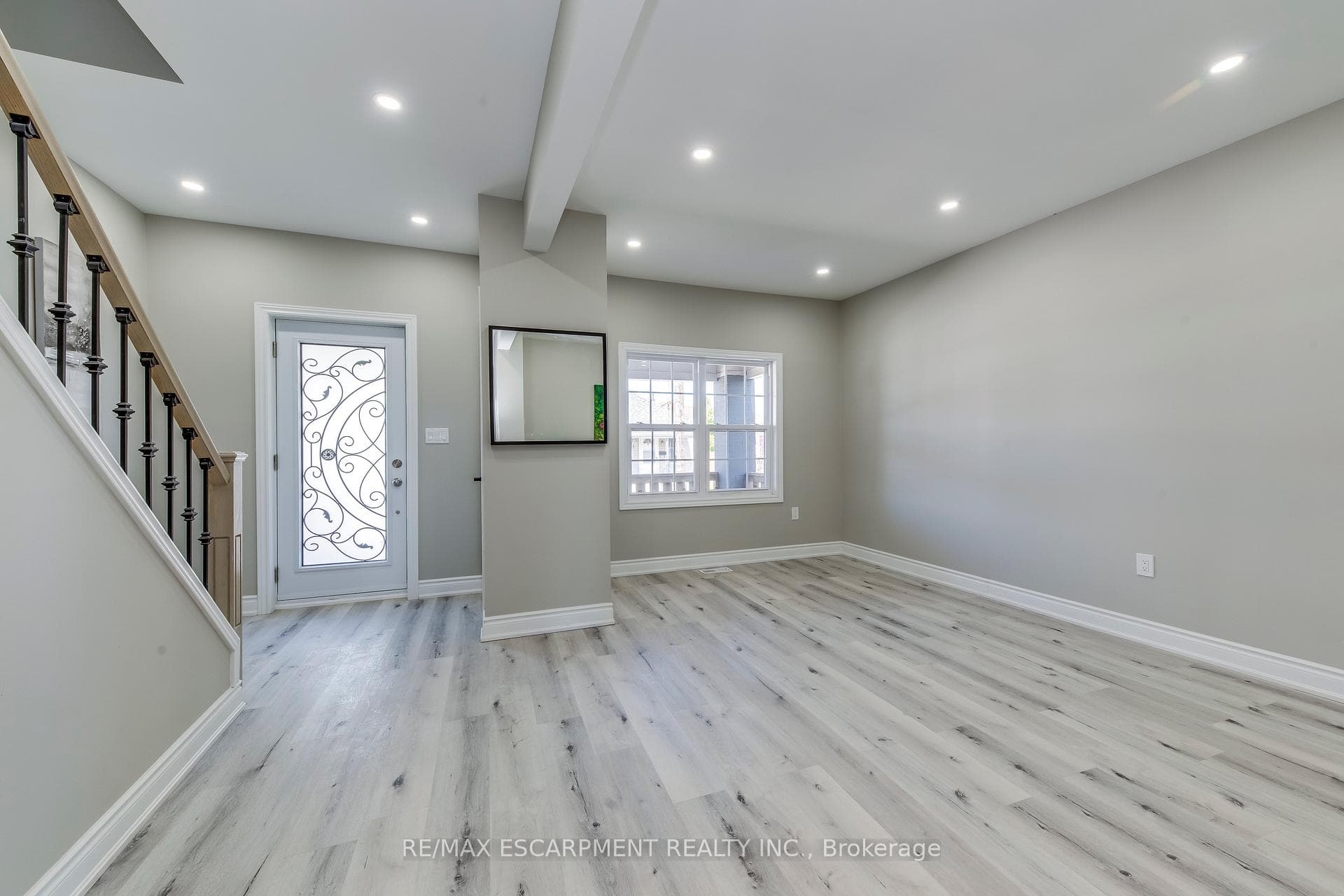 176 Garside Avenue photo 6