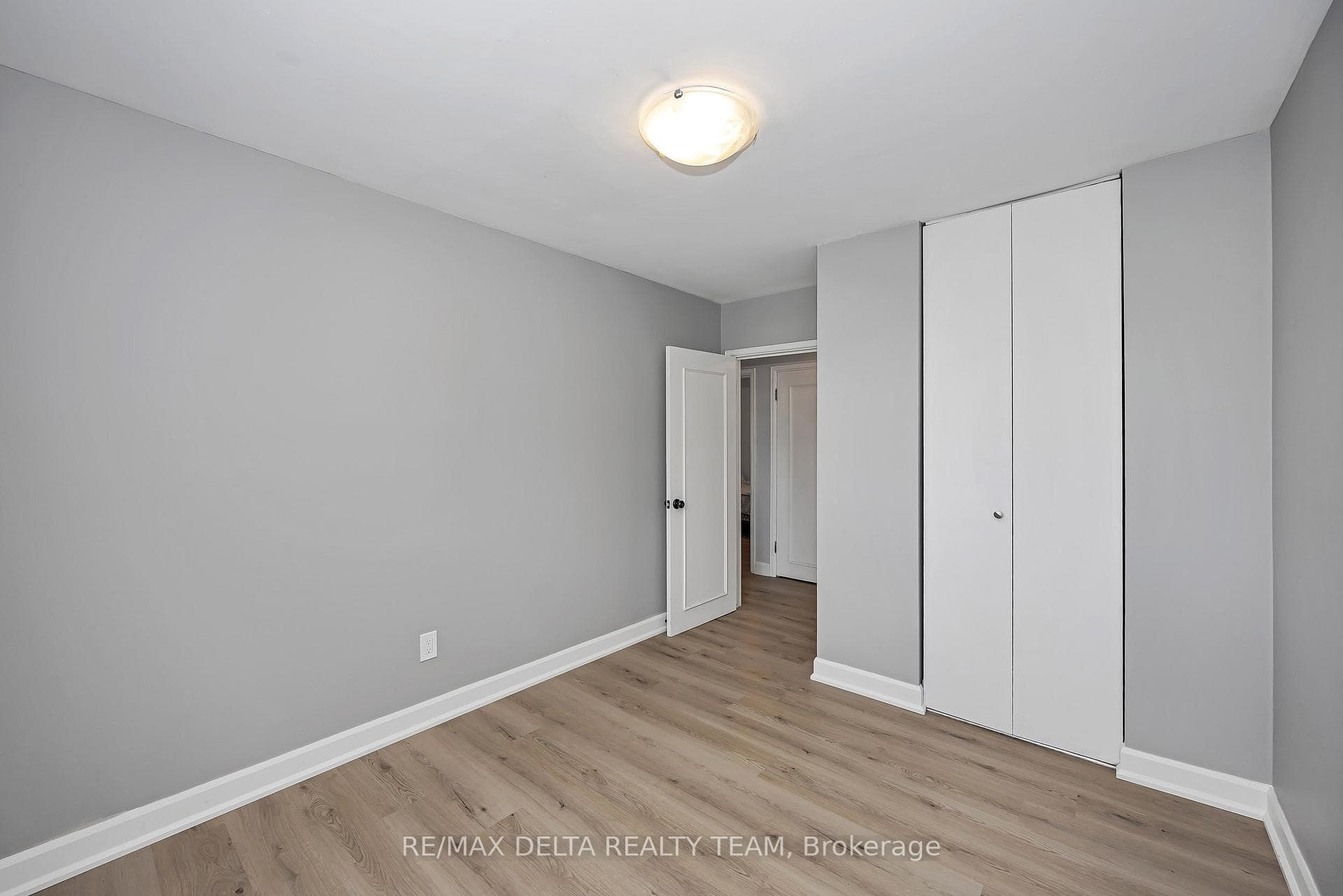 115 Meadowlands Drive photo 22