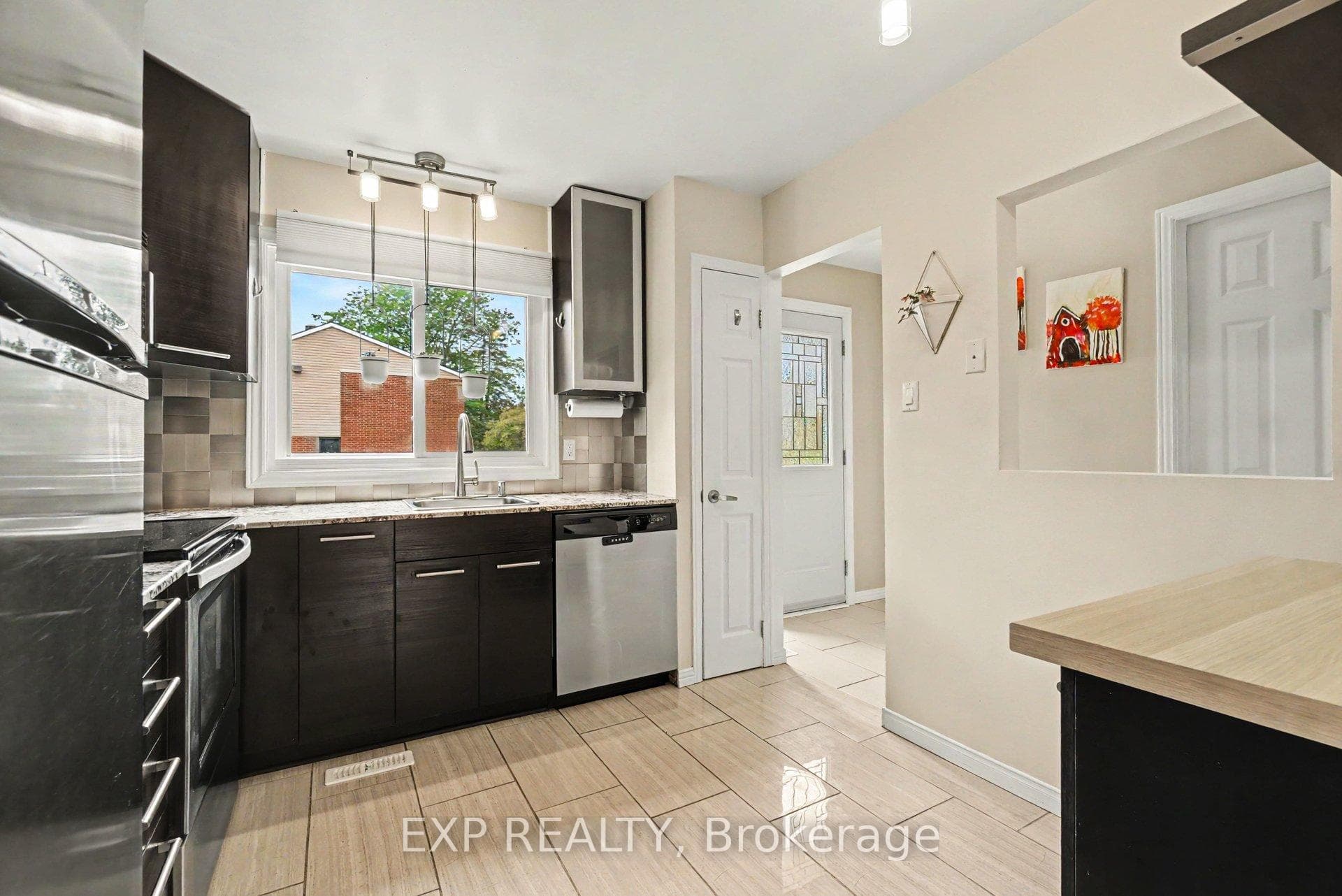 2030 Kelden Crescent Unit 35 photo 5
