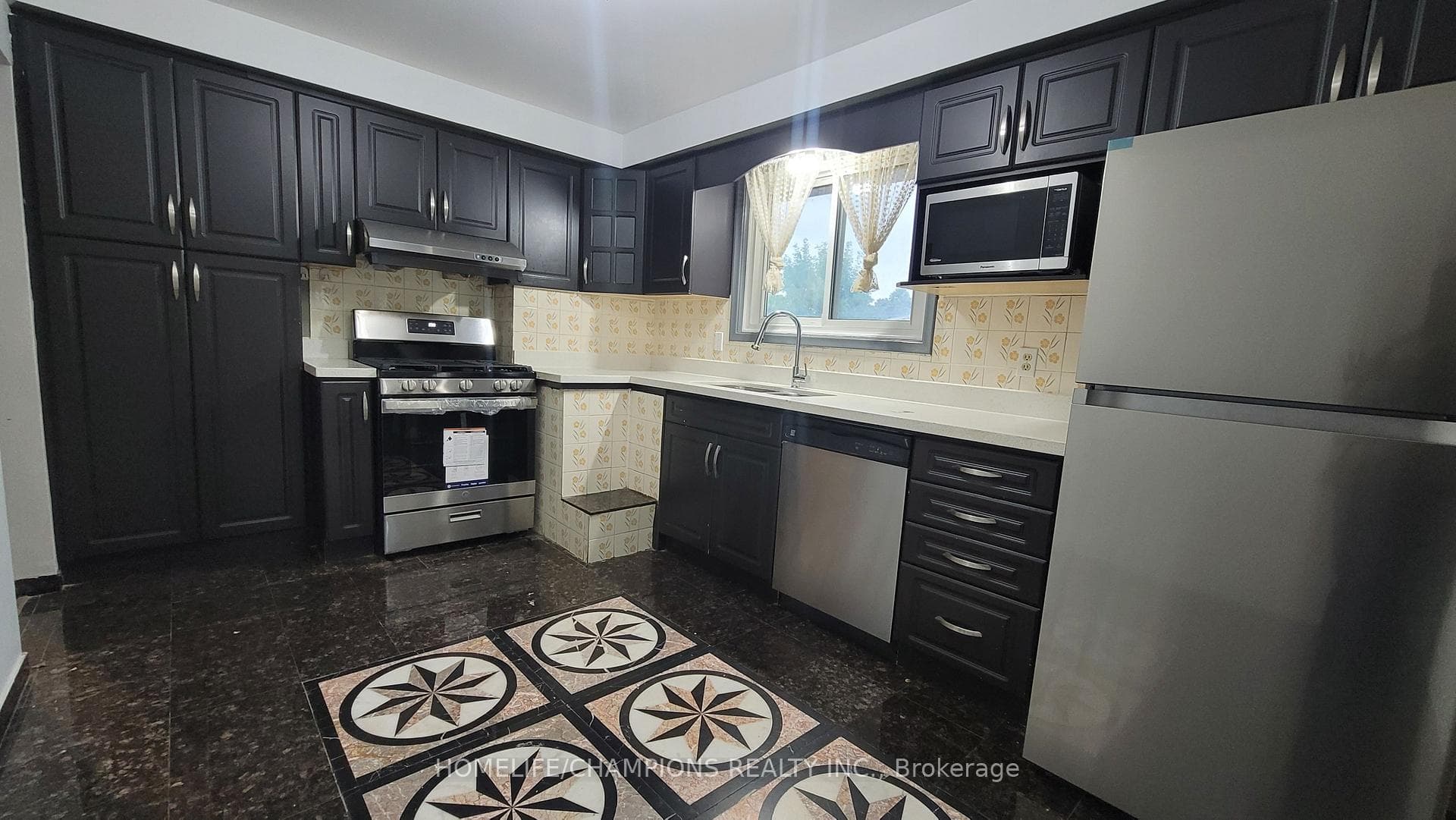 33 Northleigh Drive photo 8